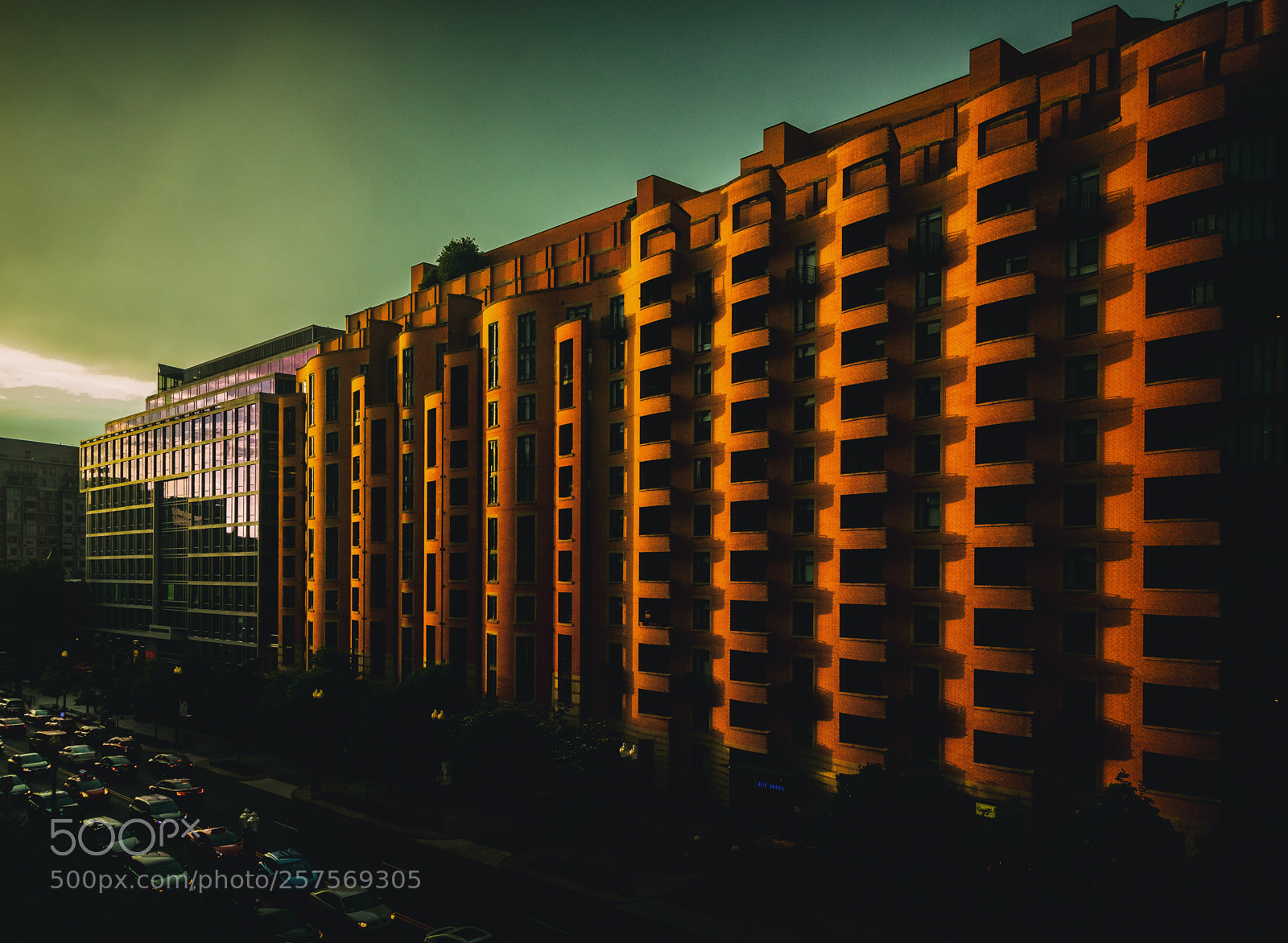 Canon EOS 5D Mark IV sample photo. City sunset photography