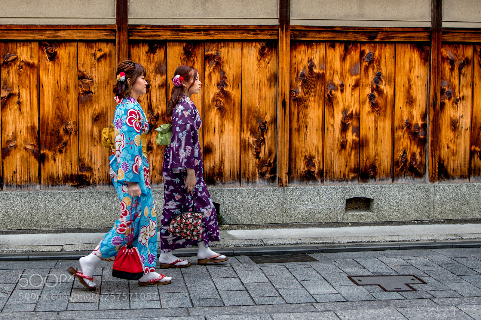 Canon EOS 5D Mark IV sample photo. Japanese bff photography
