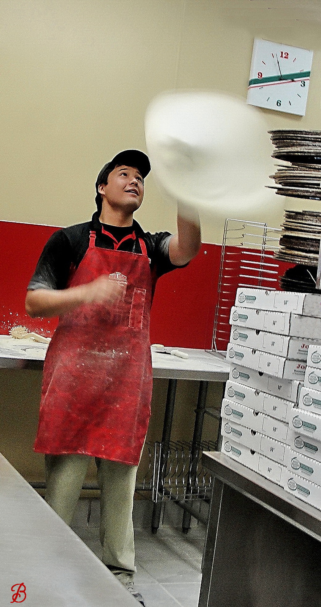 Sony Cyber-shot DSC-H20 sample photo. It's time for pizza photography