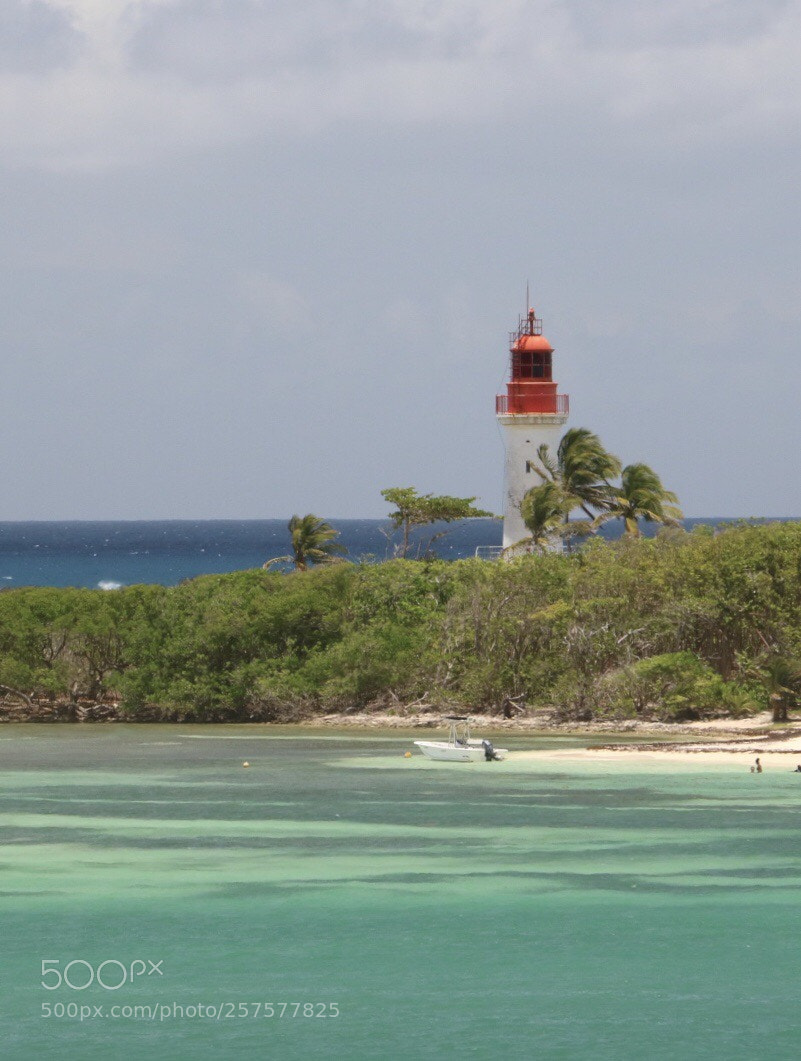 Canon EOS 750D (EOS Rebel T6i / EOS Kiss X8i) sample photo. Tropical lighthouse  photography