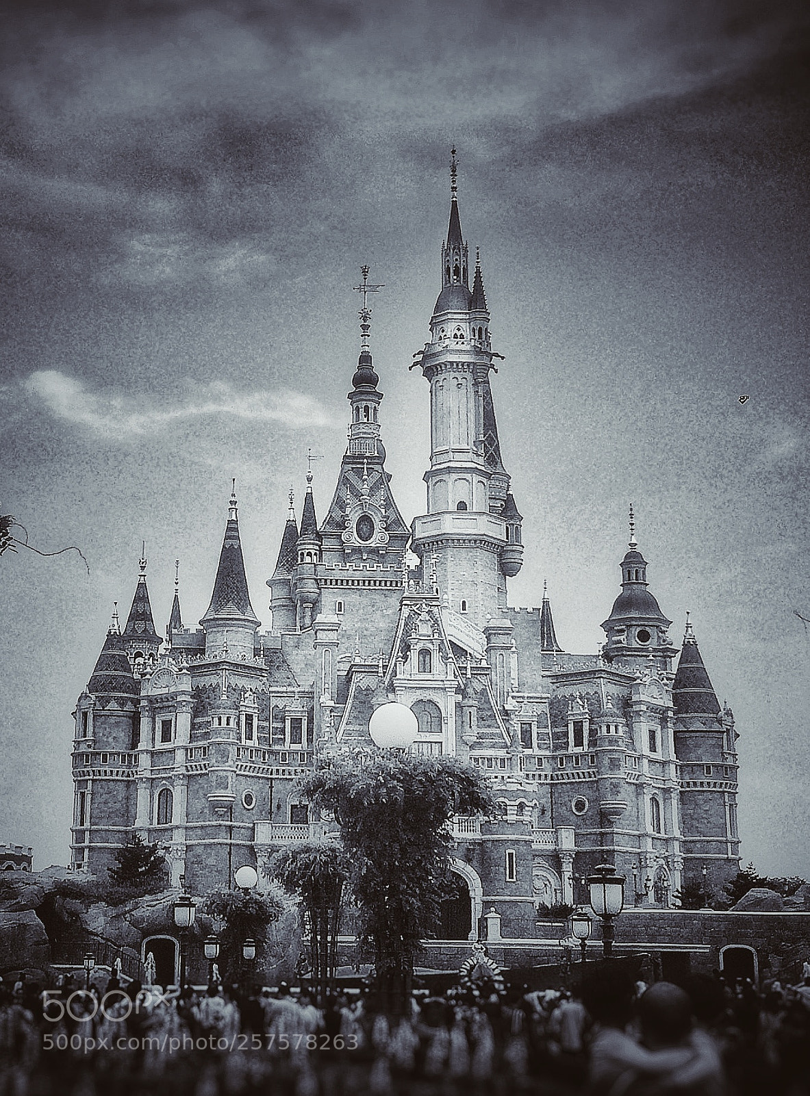 Apple iPhone 5s sample photo. Disney 上海 photography