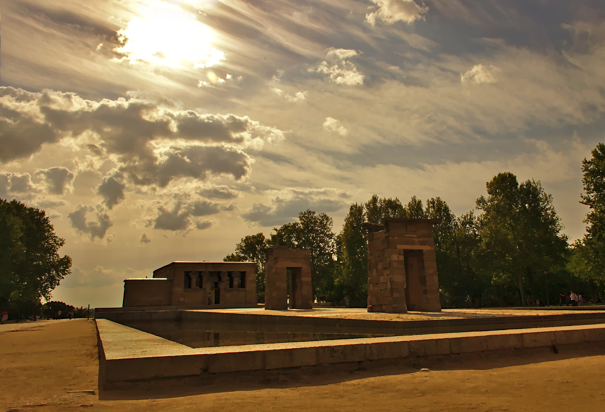 Canon EF-S 18-55mm F3.5-5.6 II sample photo. Templo de debod sunset photography