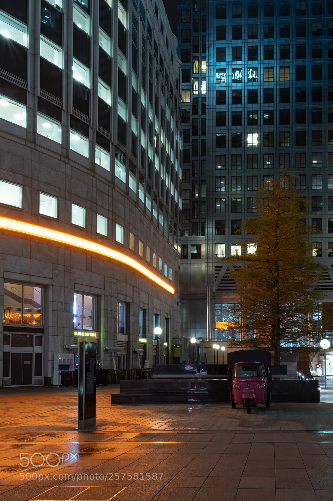 Sony a7 III sample photo. Reuters plaza photography