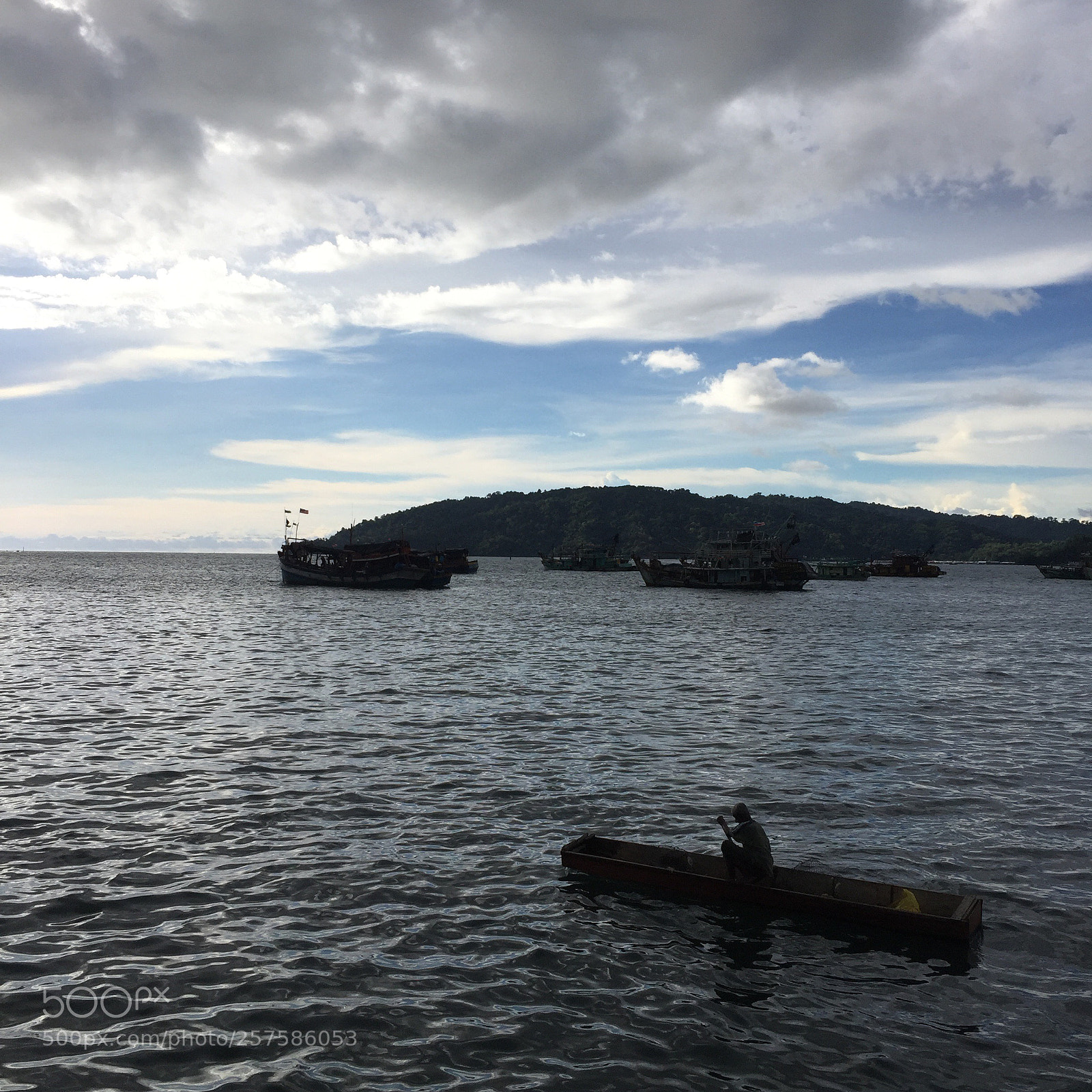 Apple iPhone 6 sample photo. 熱帶的海風是有溫度的，雖然太陽西下了一會，但仍能從風中嗅到它的餘威 photography