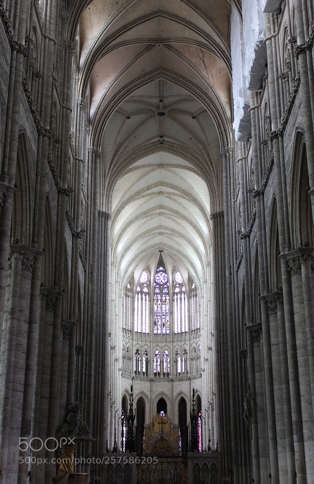 Canon EOS 550D (EOS Rebel T2i / EOS Kiss X4) + Canon EF-S 18-55mm F3.5-5.6 IS sample photo. Cathedrale d'amiens photography