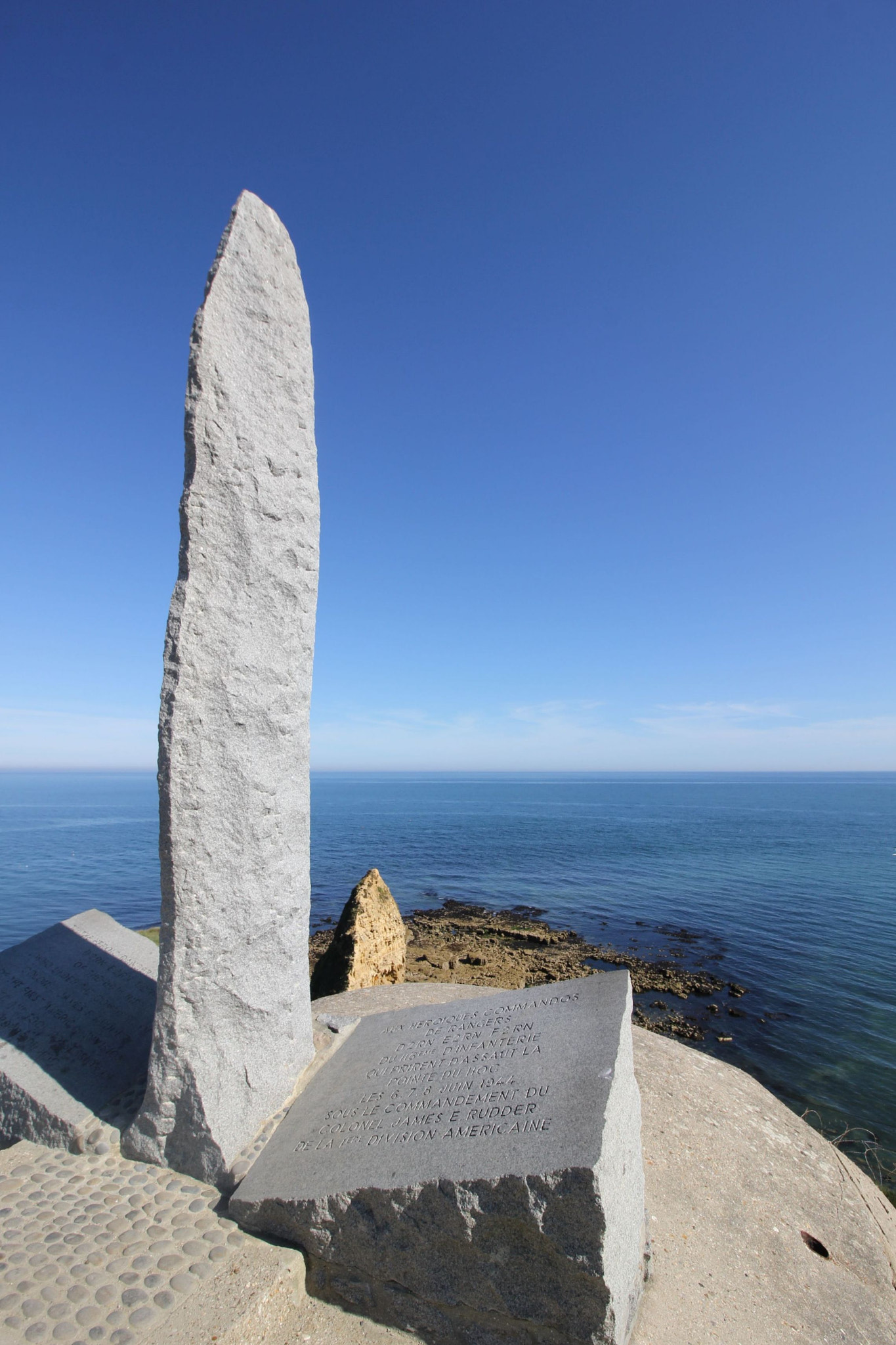 Canon EOS 550D (EOS Rebel T2i / EOS Kiss X4) + Canon EF-S 10-18mm F4.5–5.6 IS STM sample photo. Pointe du hoc photography