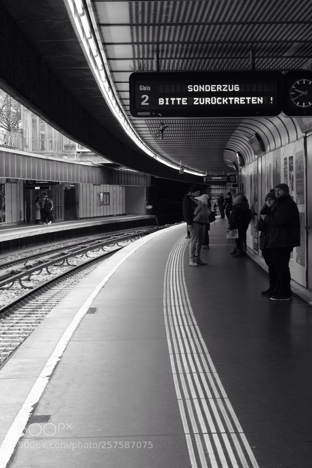 Fujifilm X-T2 sample photo. Metro photography