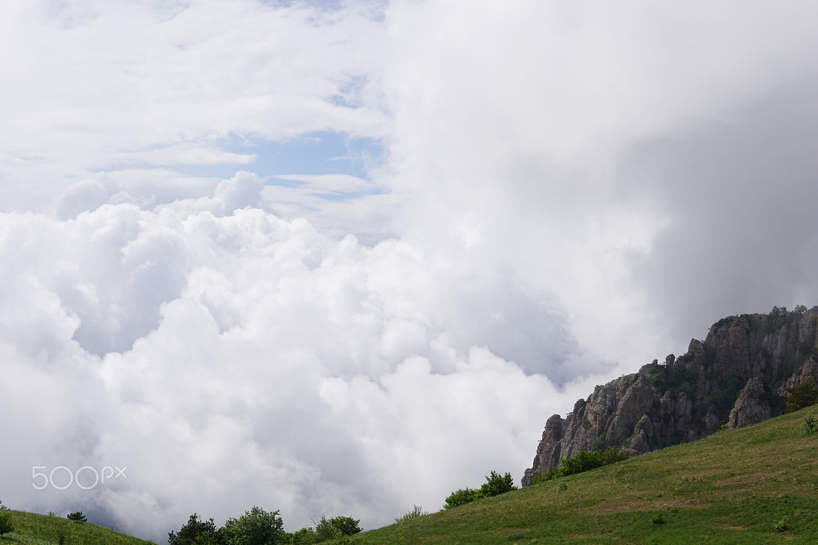 Sony a6000 + Sigma 30mm F1.4 DC DN | C sample photo. Clouds on mountains photography