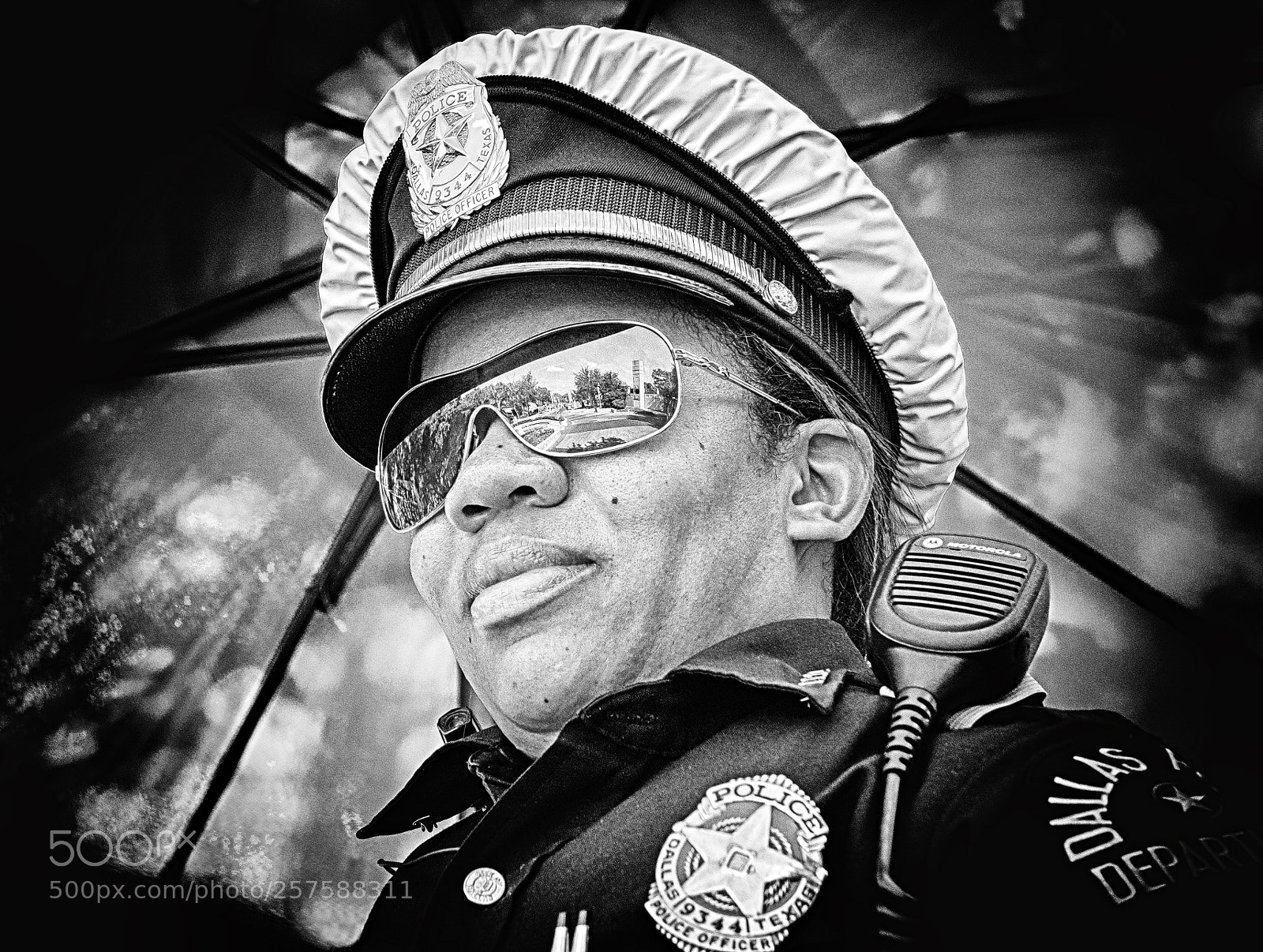 Fujifilm X-T1 sample photo. Police woman photography