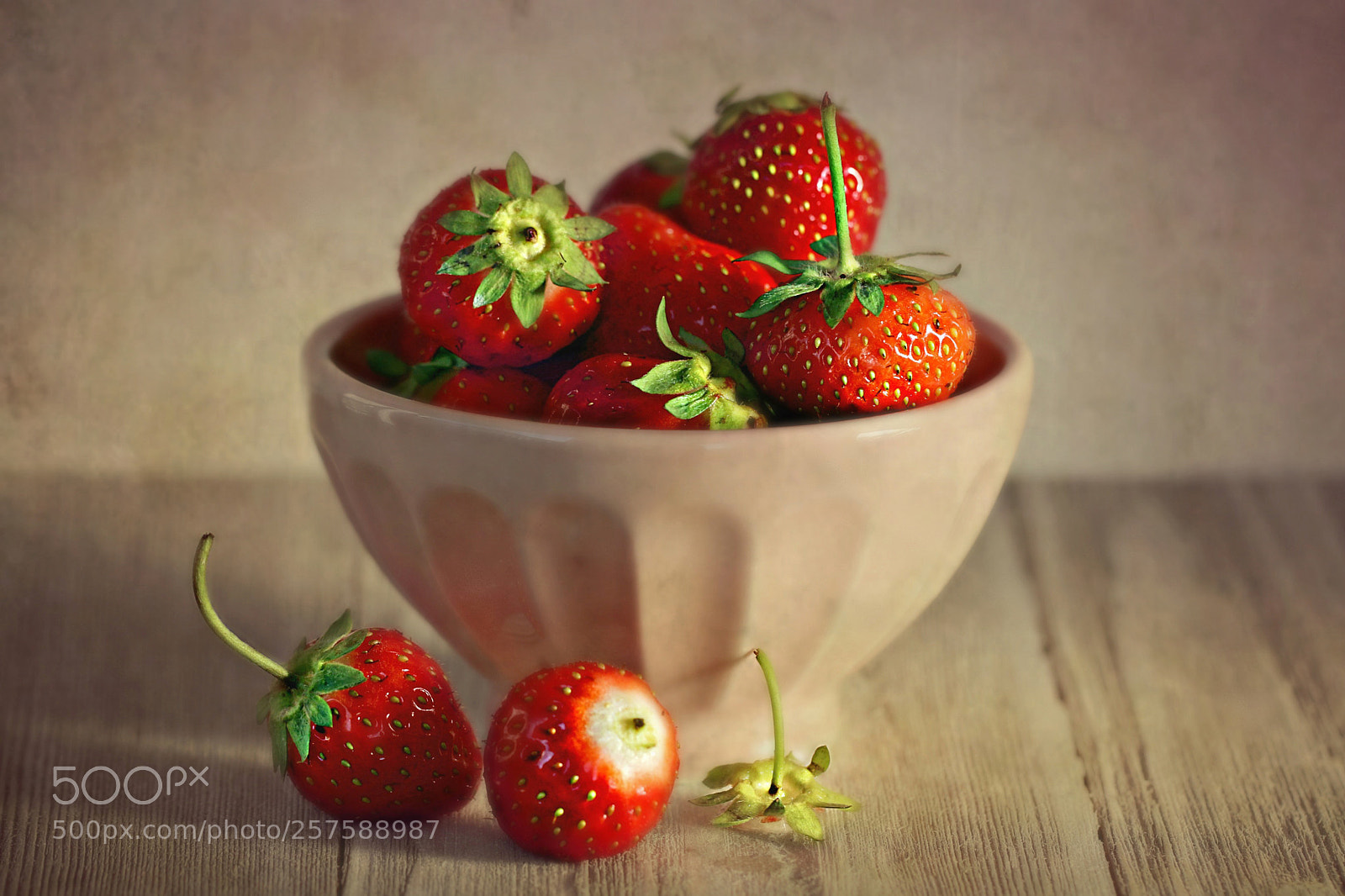 Canon EOS 70D sample photo. Fresh strawberries photography