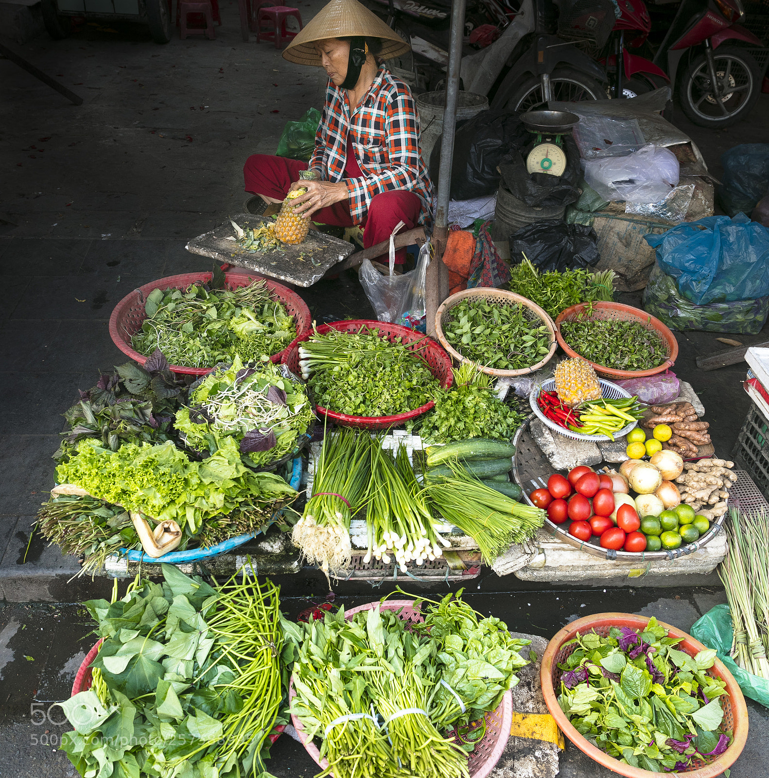 Canon EOS 5DS R sample photo. Vegetable market, hoi an photography