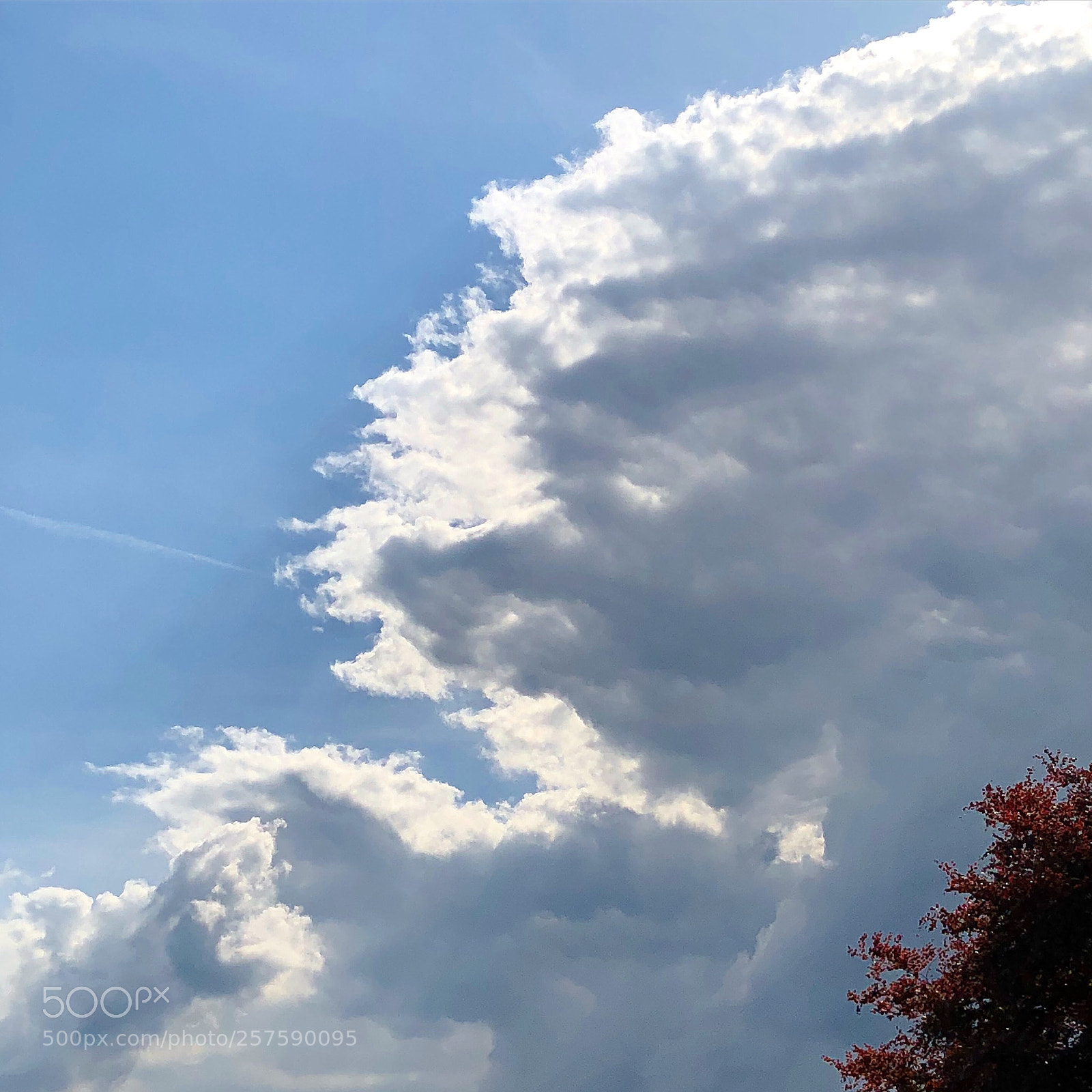 Apple iPhone 8 Plus sample photo. Clouds before the sun  photography