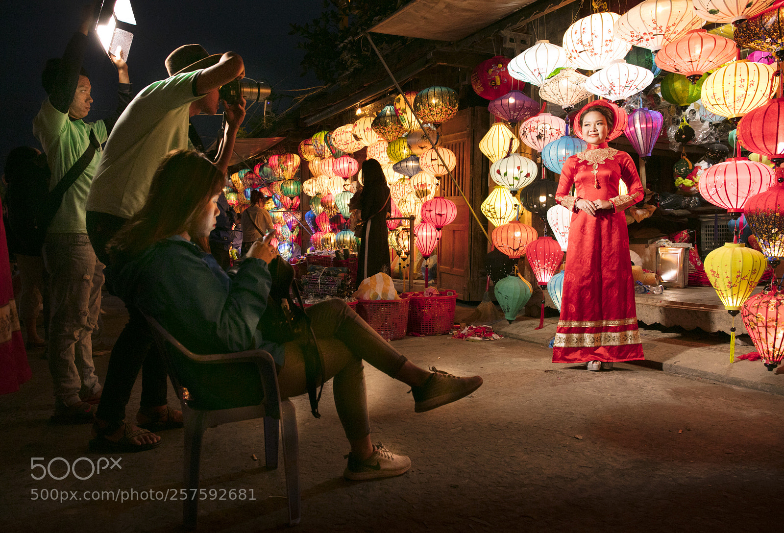 Canon EOS 5DS R sample photo. Girl in traditional dress photography