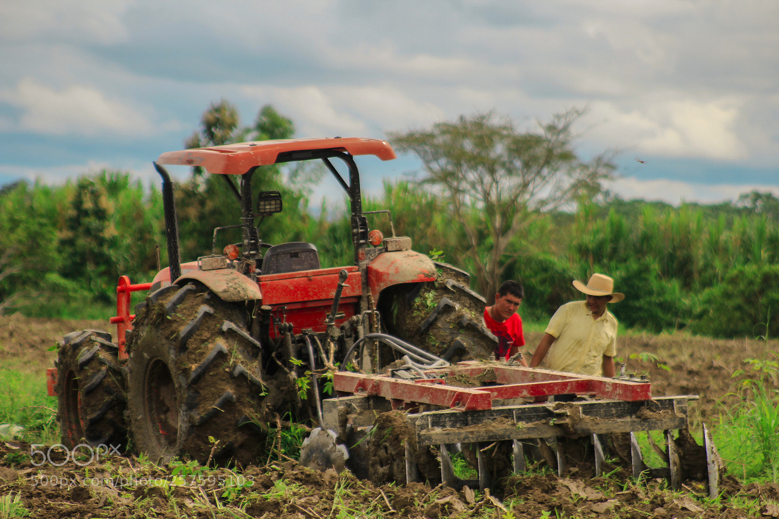Canon EOS 1200D (EOS Rebel T5 / EOS Kiss X70 / EOS Hi) sample photo. Tractor photography