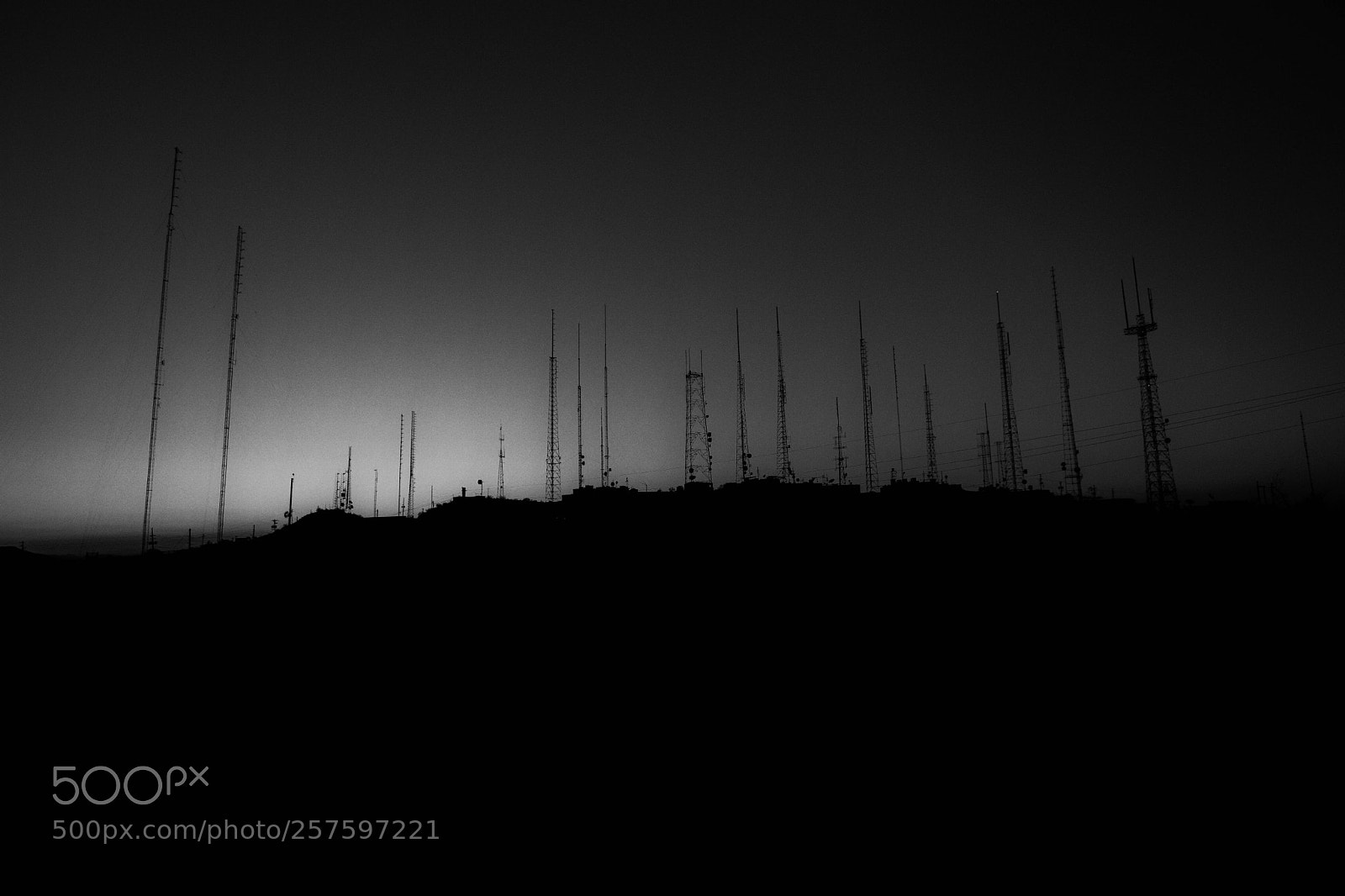 Canon EOS 800D (EOS Rebel T7i / EOS Kiss X9i) sample photo. Radio tower photography