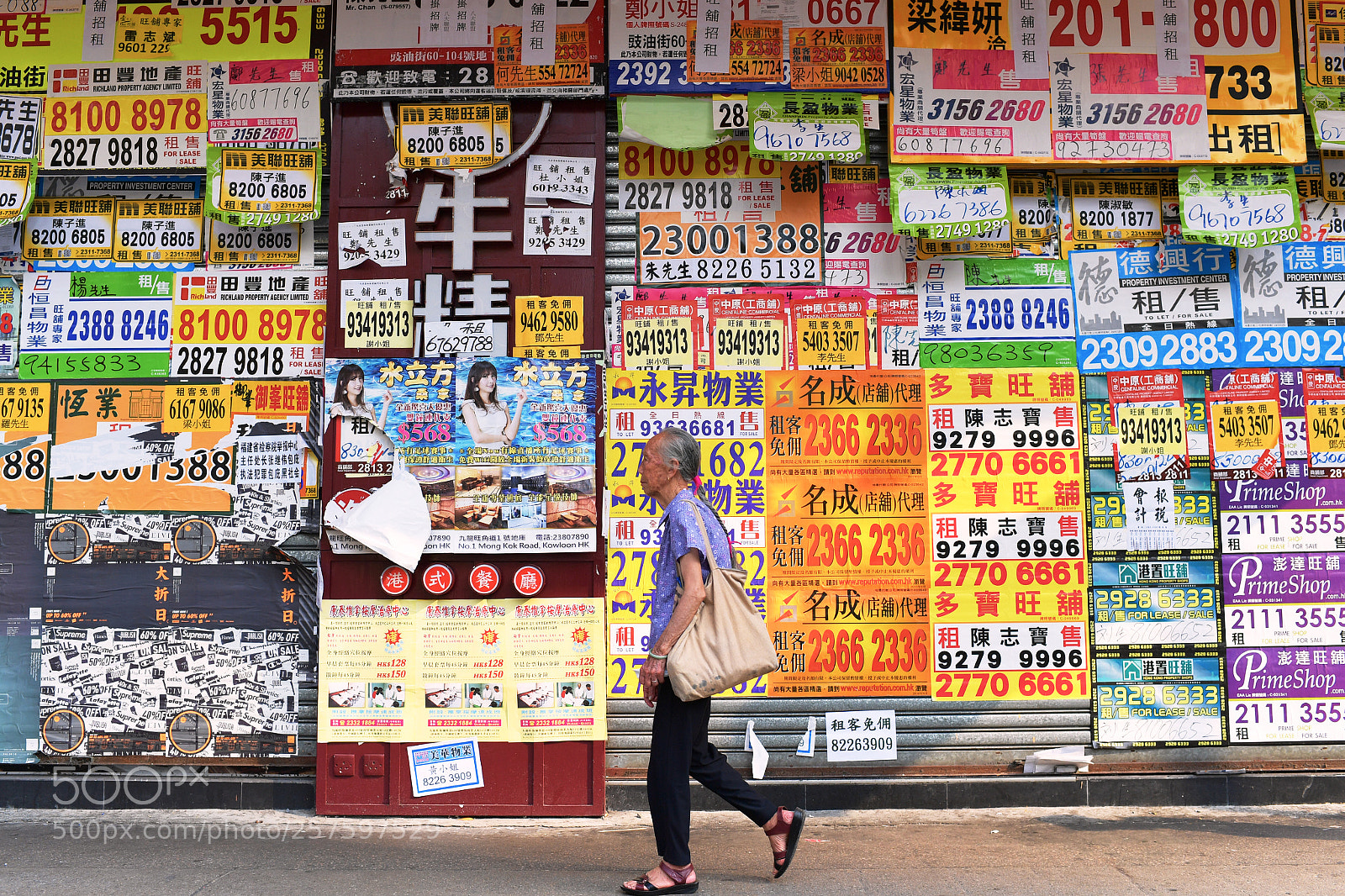 Nikon D5 sample photo. Hong kong street portrait photography