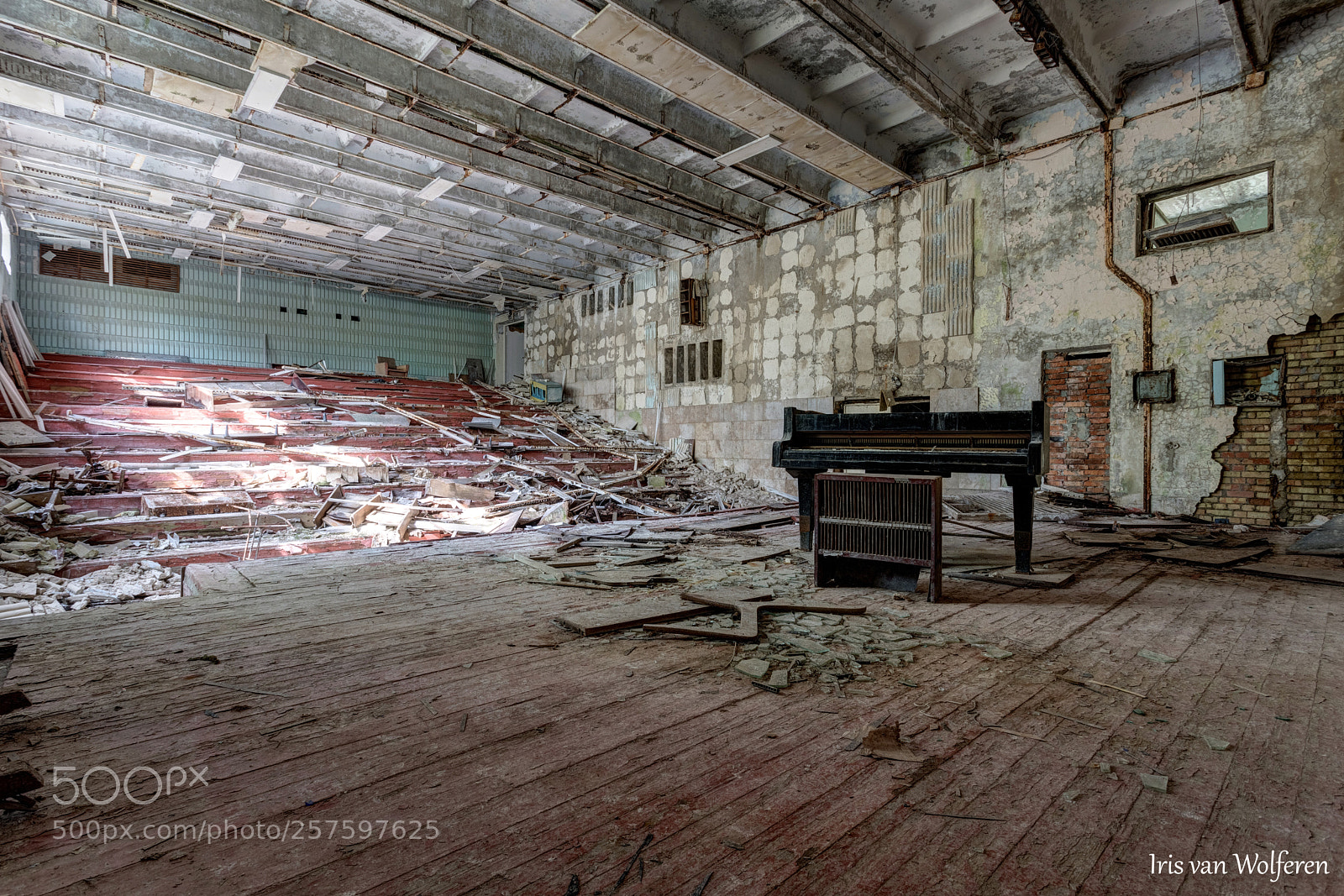 Canon EOS 6D Mark II sample photo. Music school photography