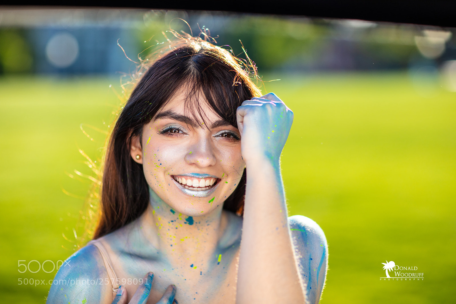 Canon EOS 5DS R sample photo. Body paint smile photography