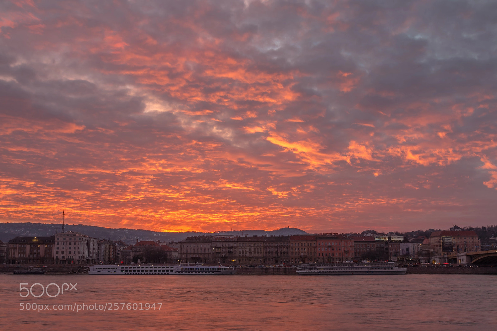 Canon EOS 70D sample photo. Burning sky over budapest. photography