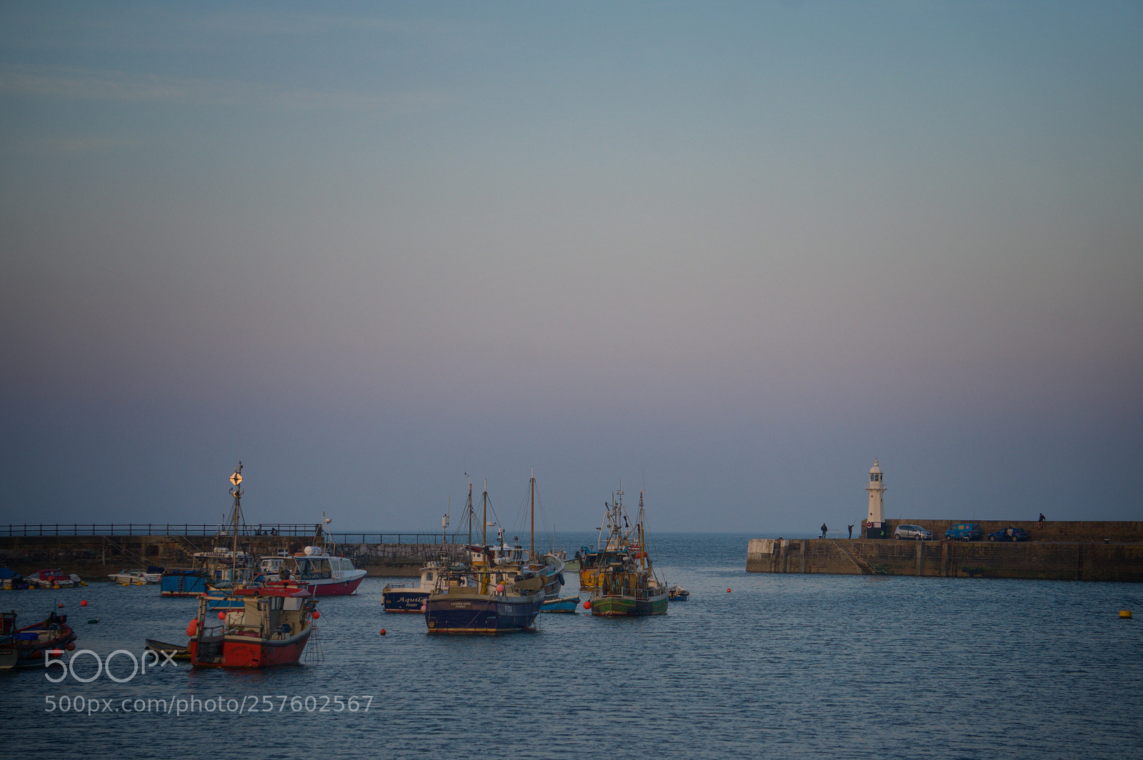 Sony Alpha a5000 (ILCE 5000) sample photo. Mevagissey harbour lighthouse photography