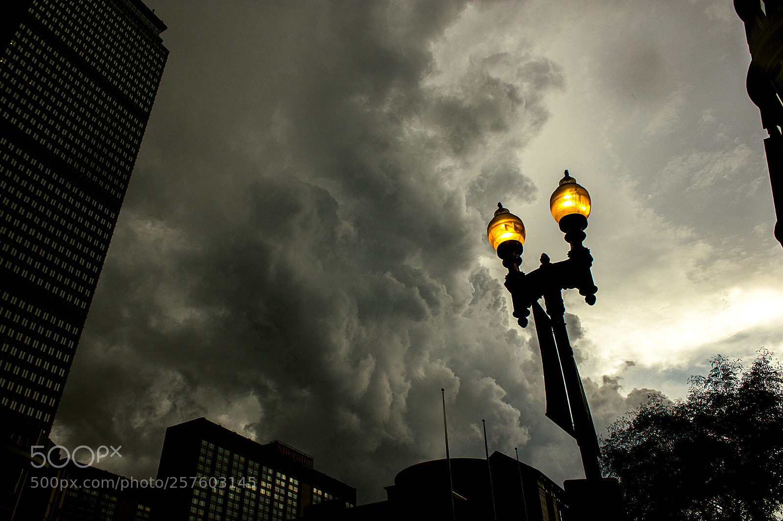 Canon EOS 550D (EOS Rebel T2i / EOS Kiss X4) sample photo. A storm approaches photography