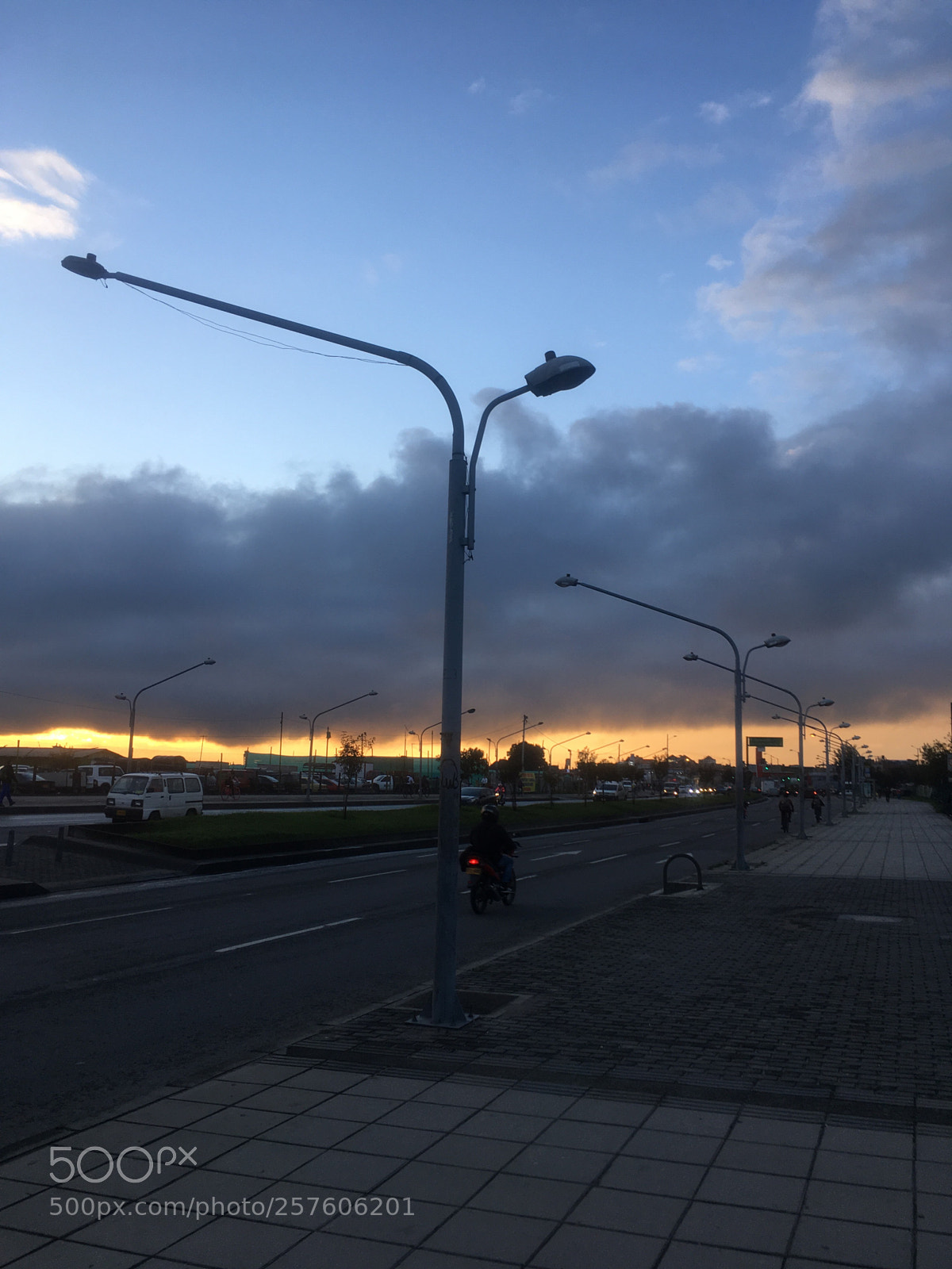 Apple iPhone SE sample photo. Calle cerca del aeropuerto photography