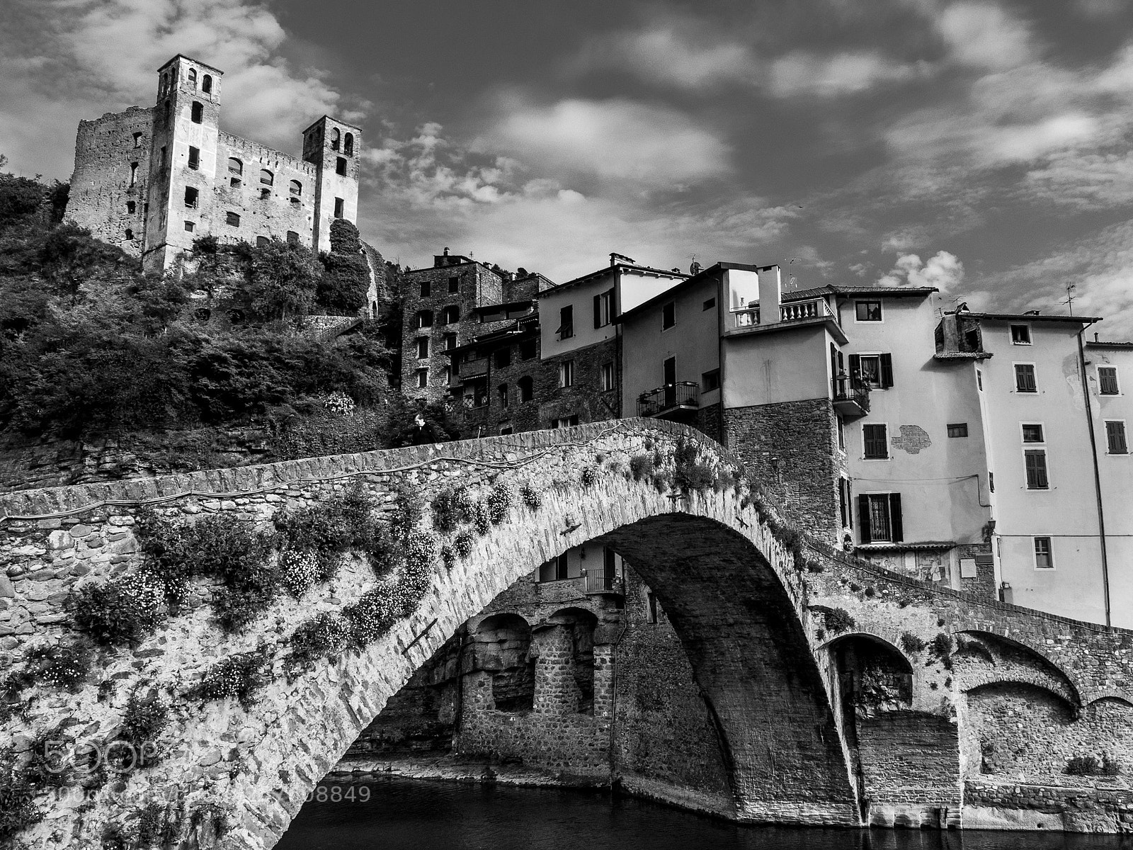 Olympus OM-D E-M1 sample photo. Dolceaqua imperia italy photography