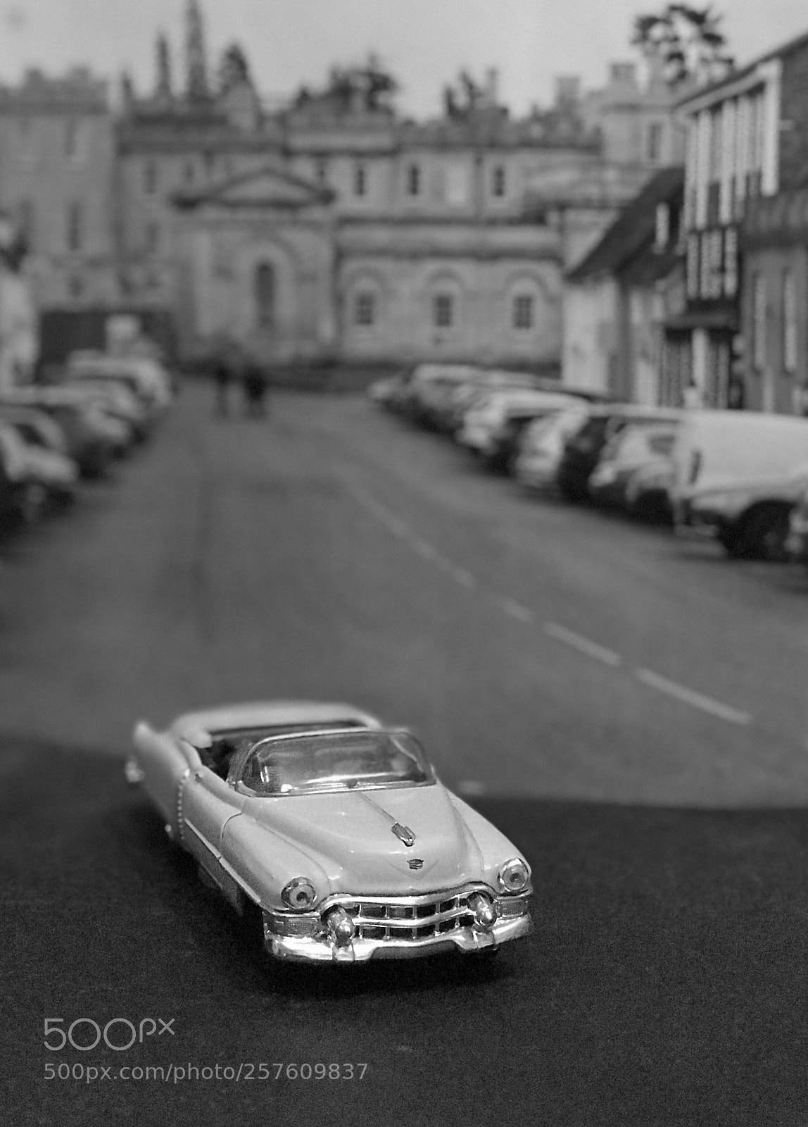 Apple iPhone 7 Plus sample photo. Classic car in classic photography