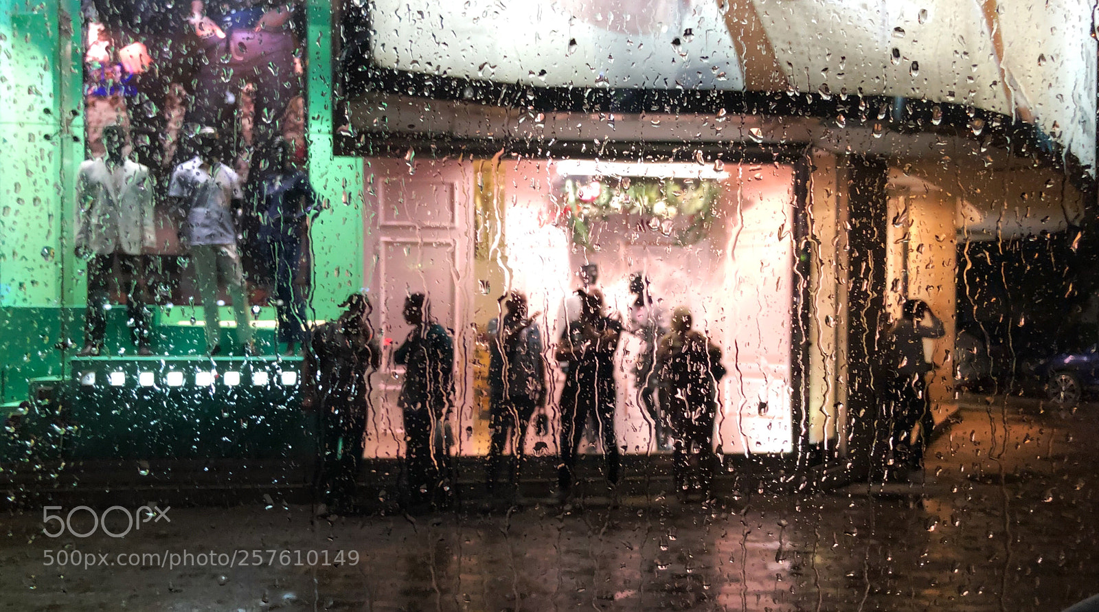Apple iPhone 8 sample photo. It’s raining  photography