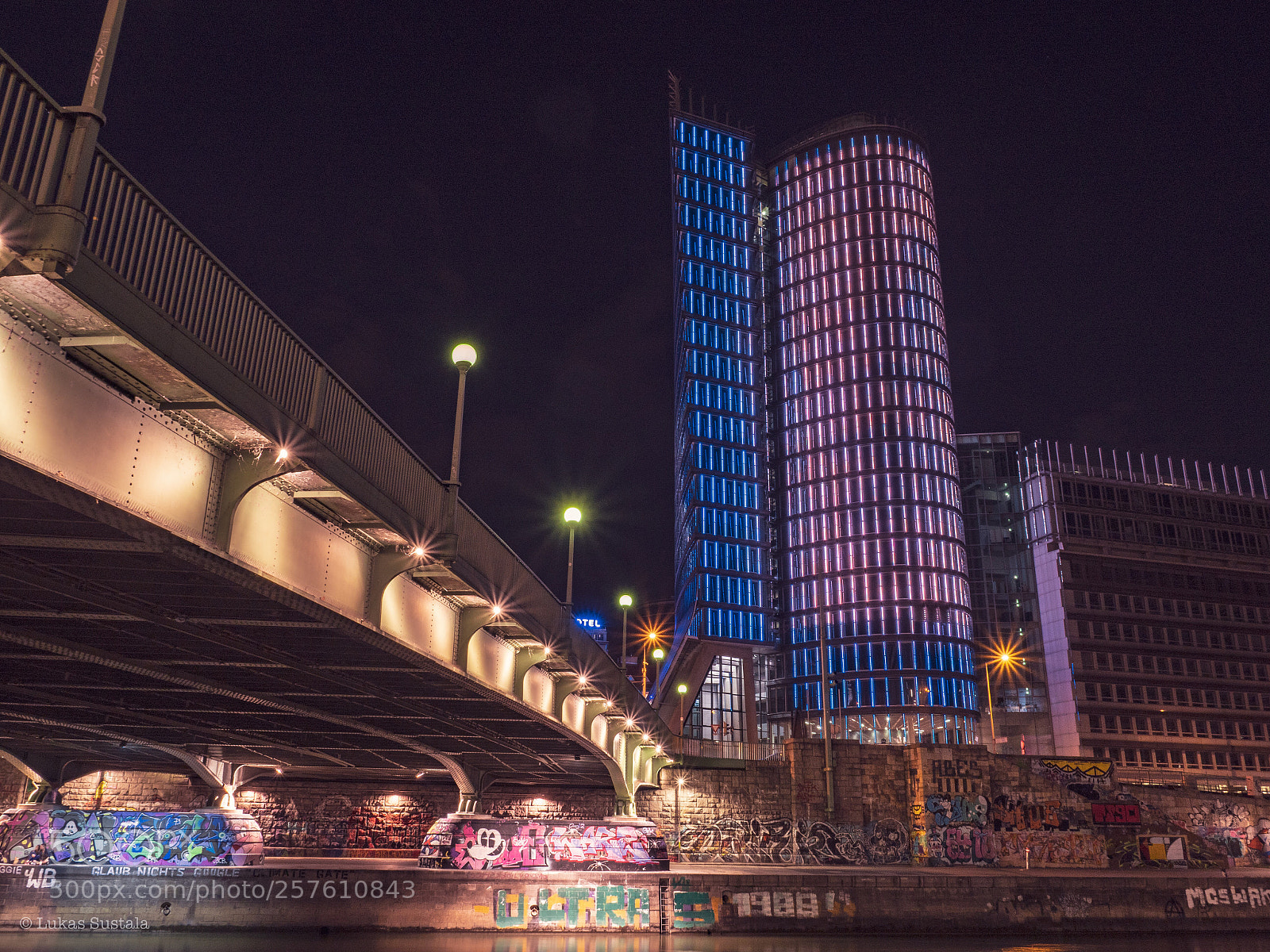 Panasonic Lumix DC-G9 sample photo. Vienna lights. photography