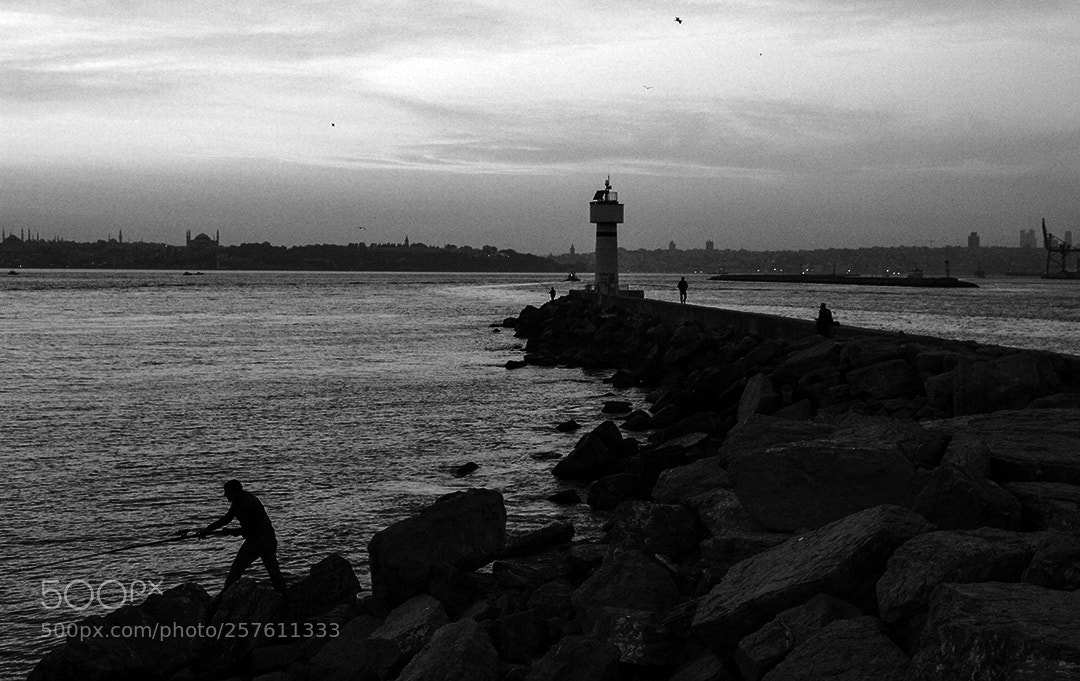 Canon EOS 100D (EOS Rebel SL1 / EOS Kiss X7) sample photo. Dramatic sea photography