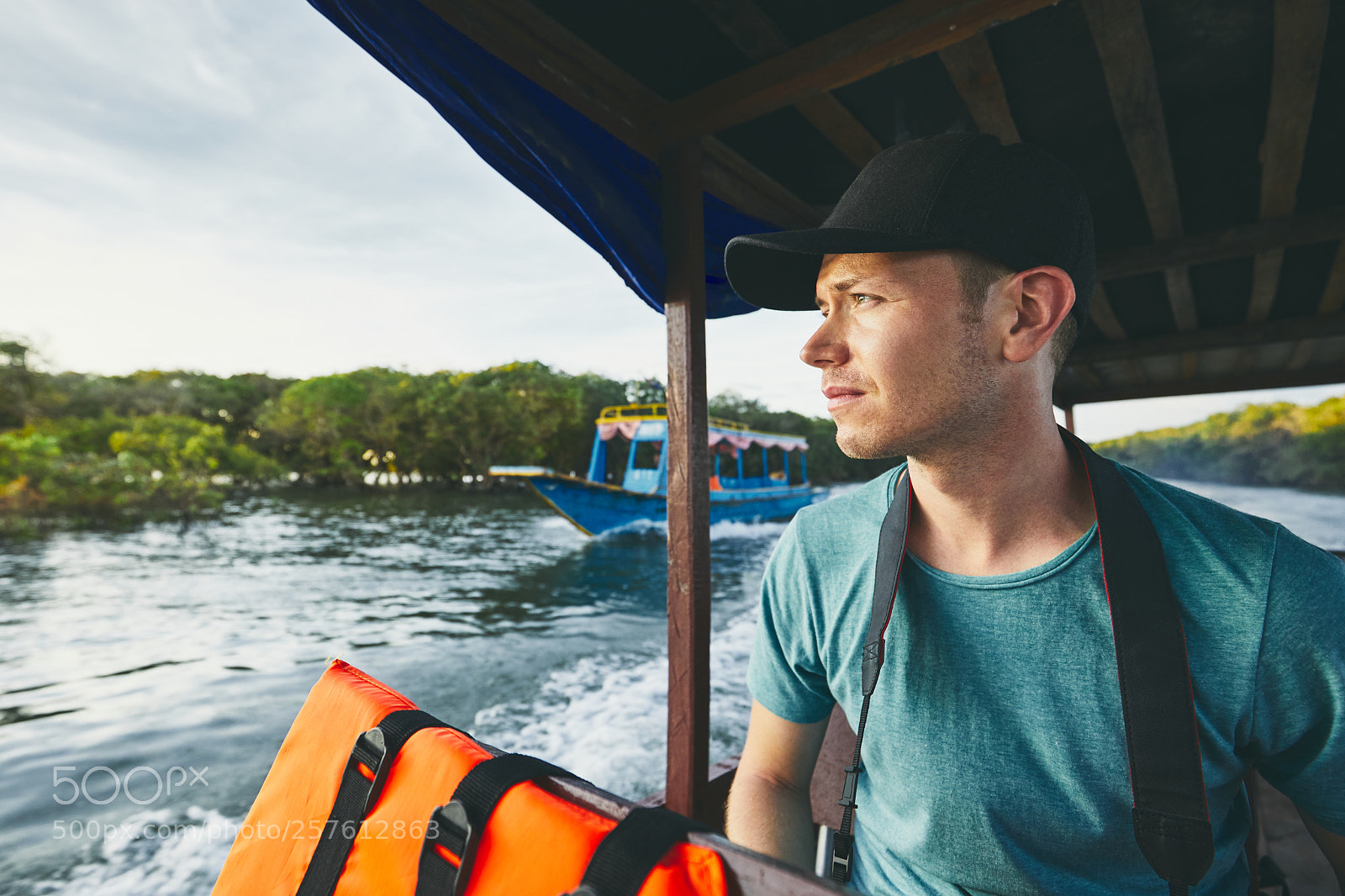 Canon EOS 5D Mark IV sample photo. Adventure on the lake photography