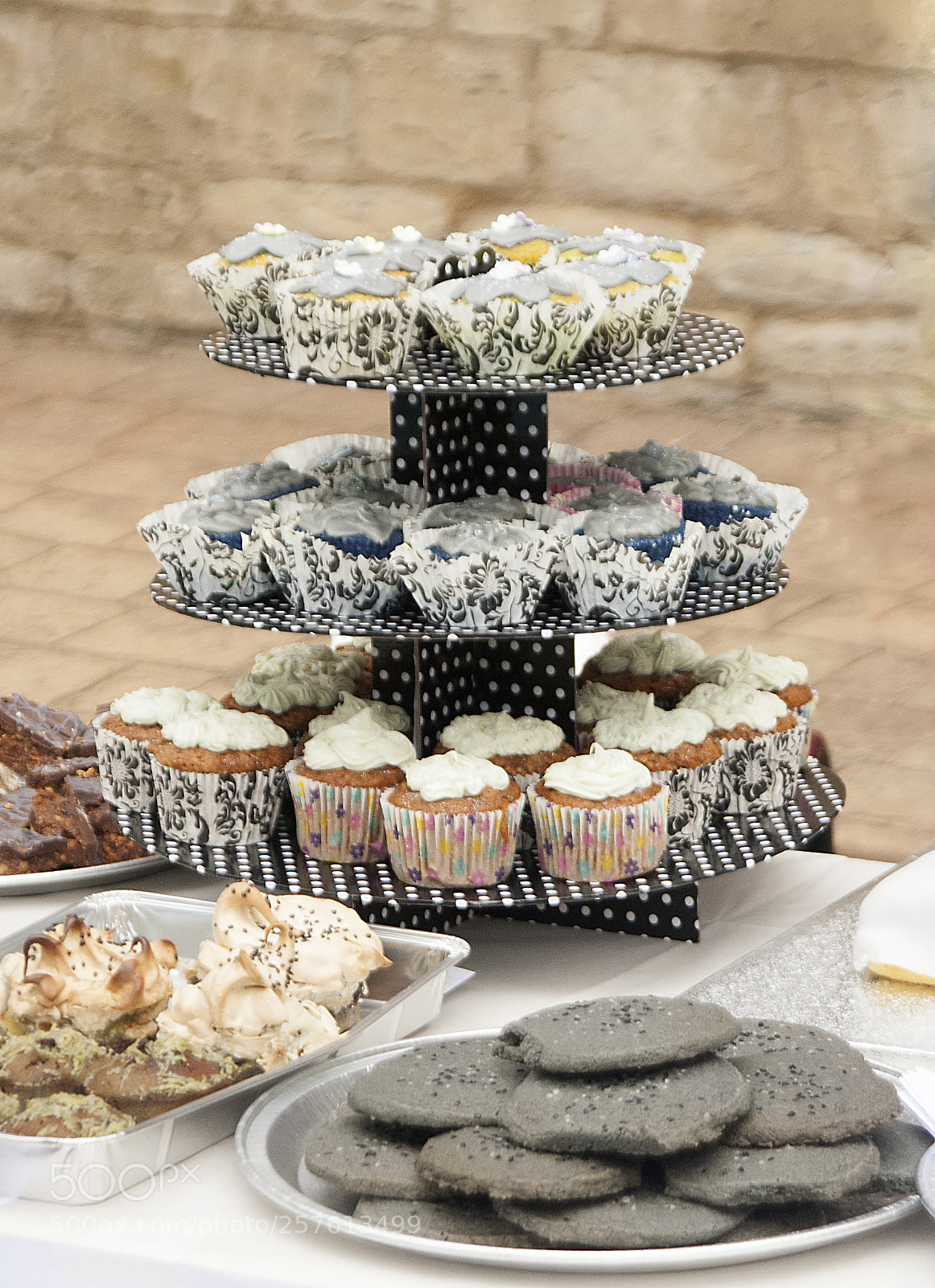 Canon EOS 350D (EOS Digital Rebel XT / EOS Kiss Digital N) sample photo. Cake stand o photography