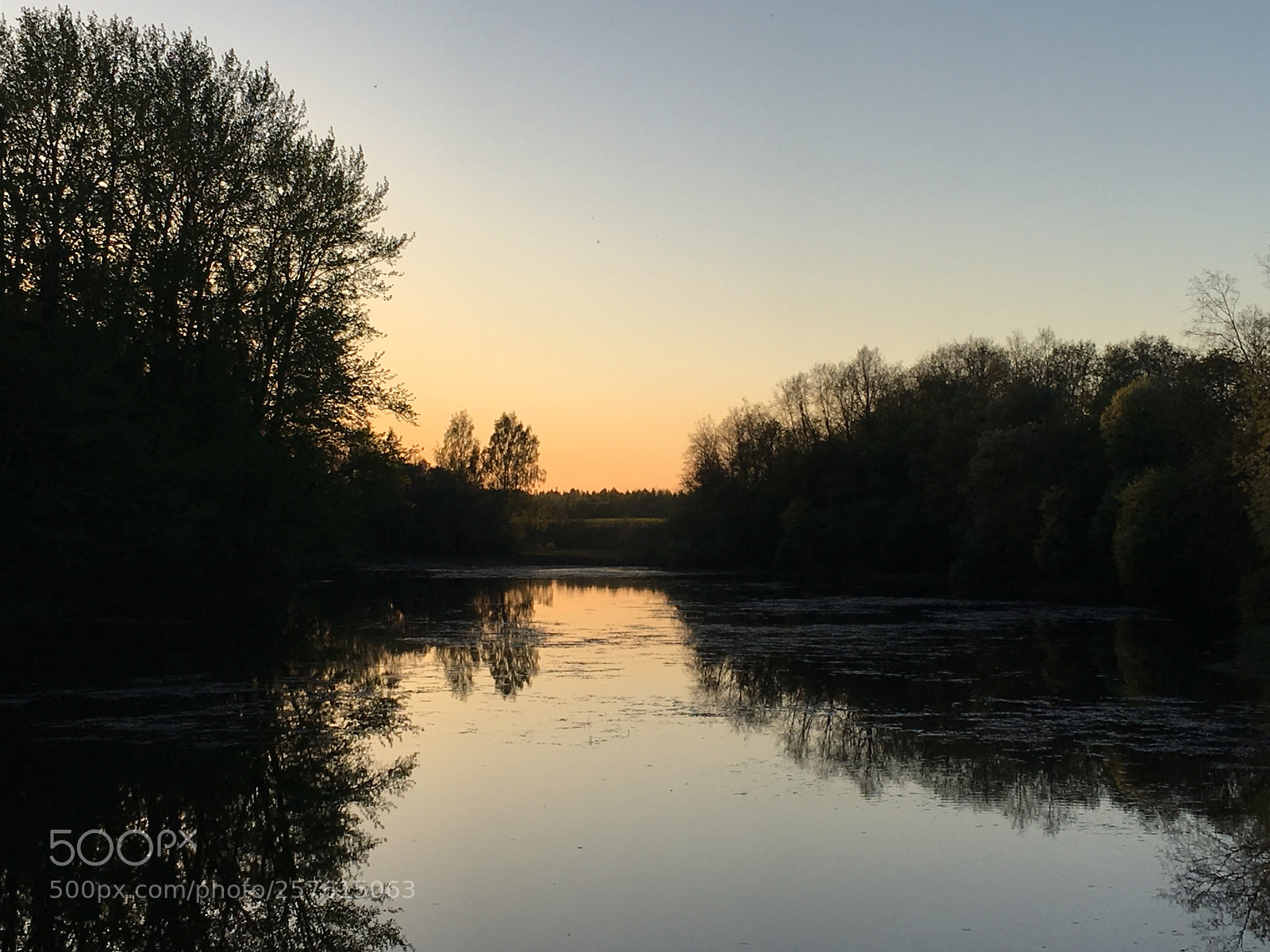 Apple iPhone SE sample photo. An evening walk photography