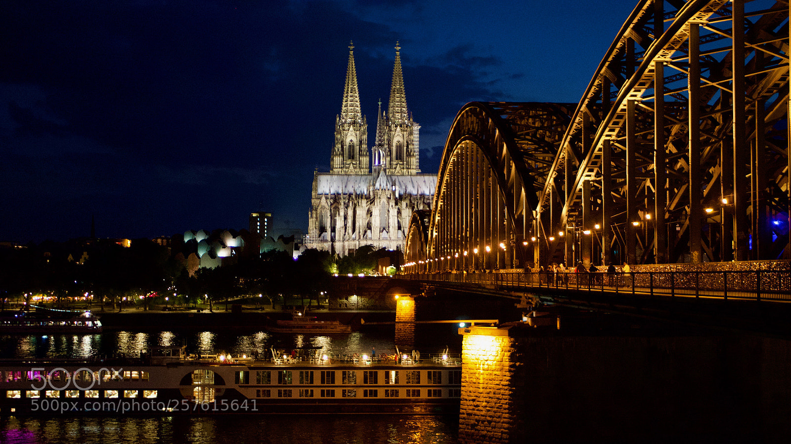 Olympus OM-D E-M5 sample photo. Koln by night photography