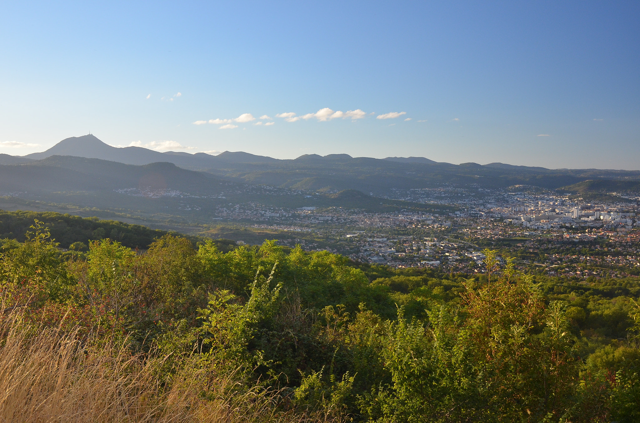 Sigma 17-50mm F2.8 EX DC OS HSM sample photo. Vue de gergovie photography
