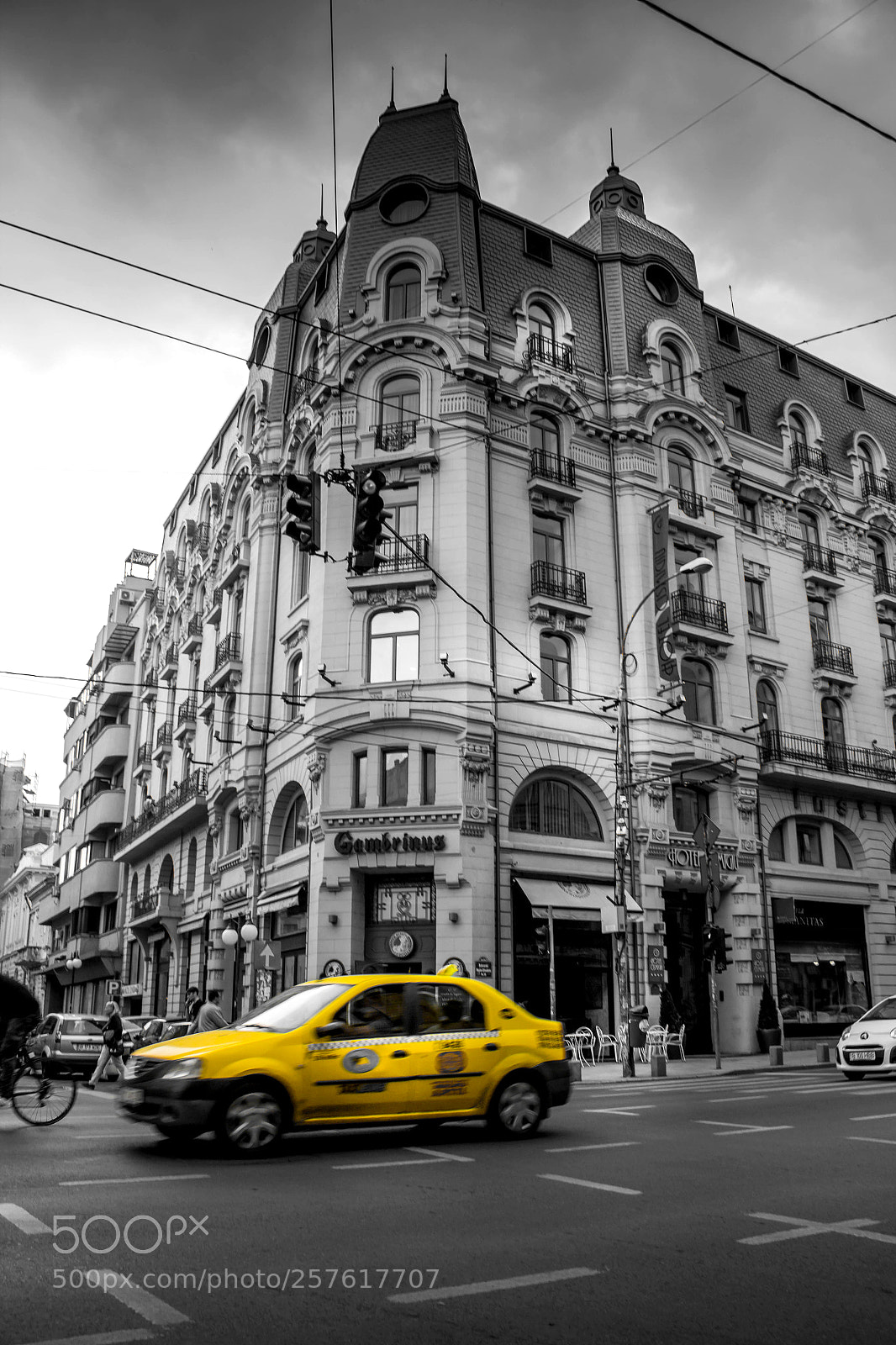 Canon EOS 1200D (EOS Rebel T5 / EOS Kiss X70 / EOS Hi) sample photo. Yellow cab in the photography