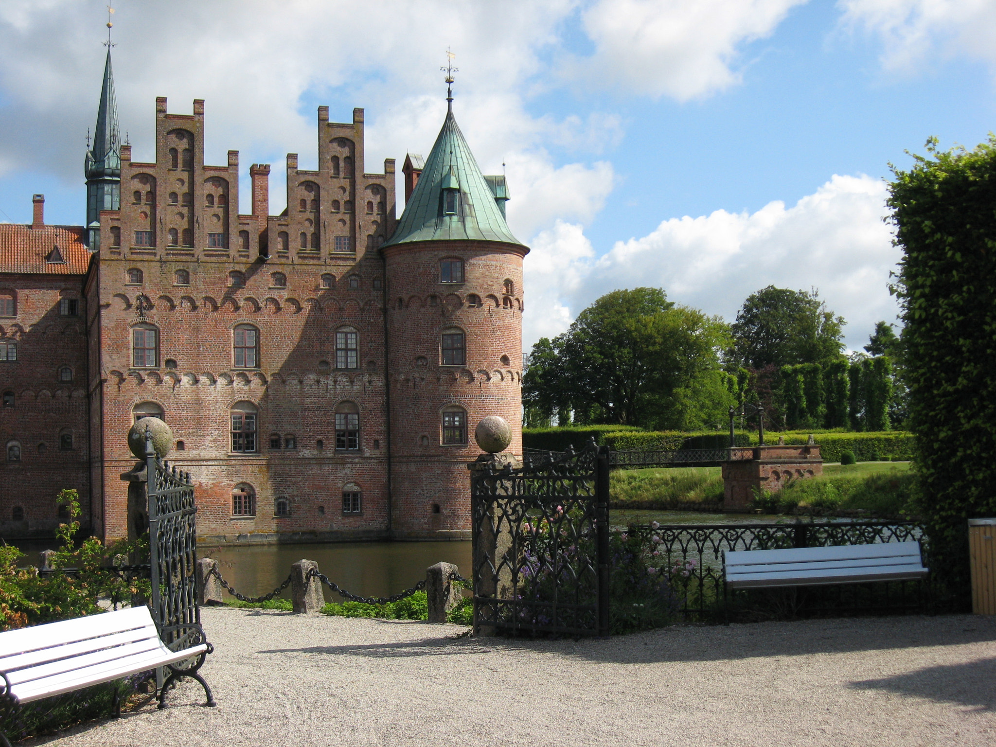 Canon POWERSHOT A570 IS sample photo. Egeskov castle photography