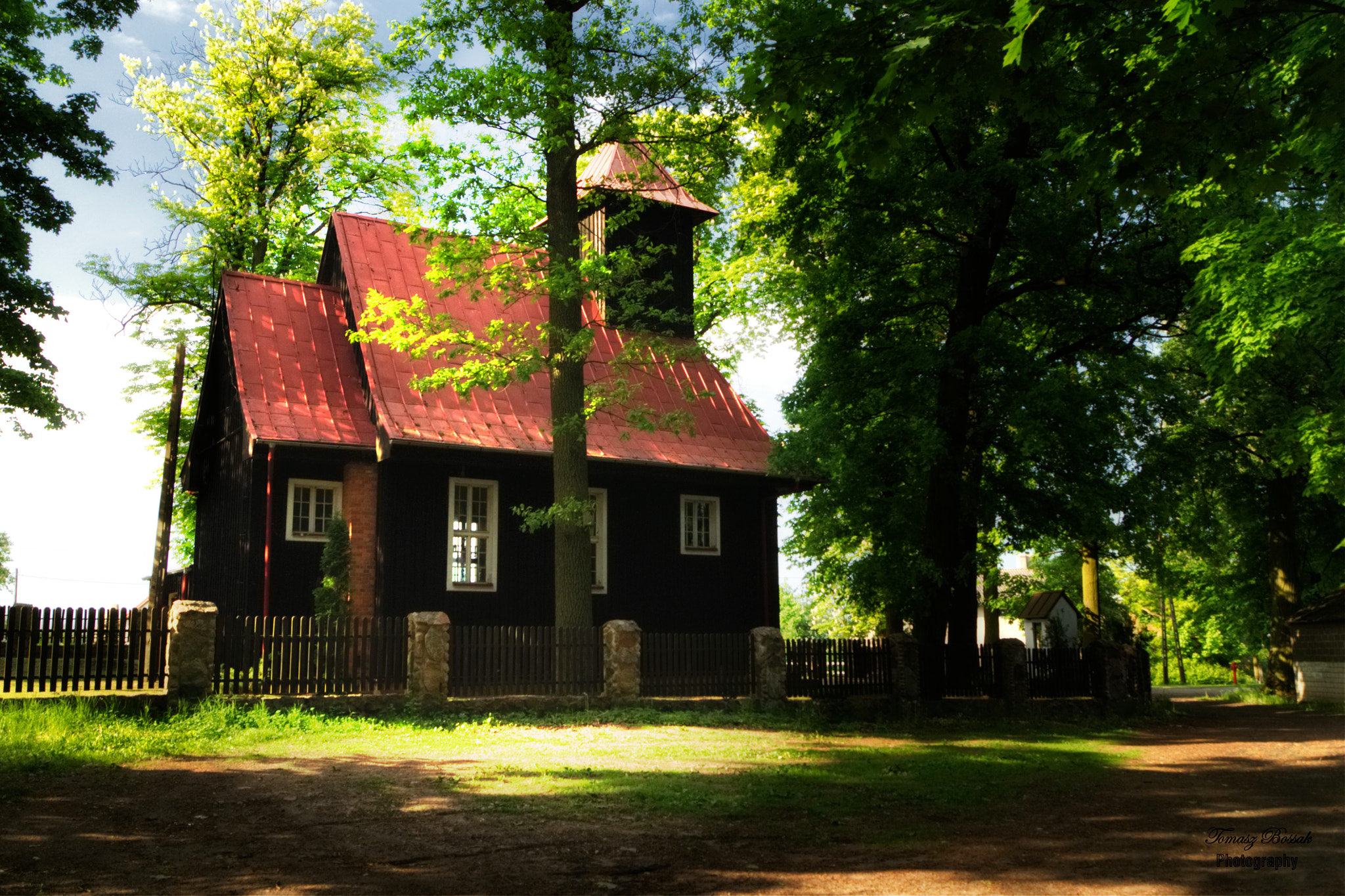 Sony Alpha DSLR-A450 sample photo. A small rural church photography