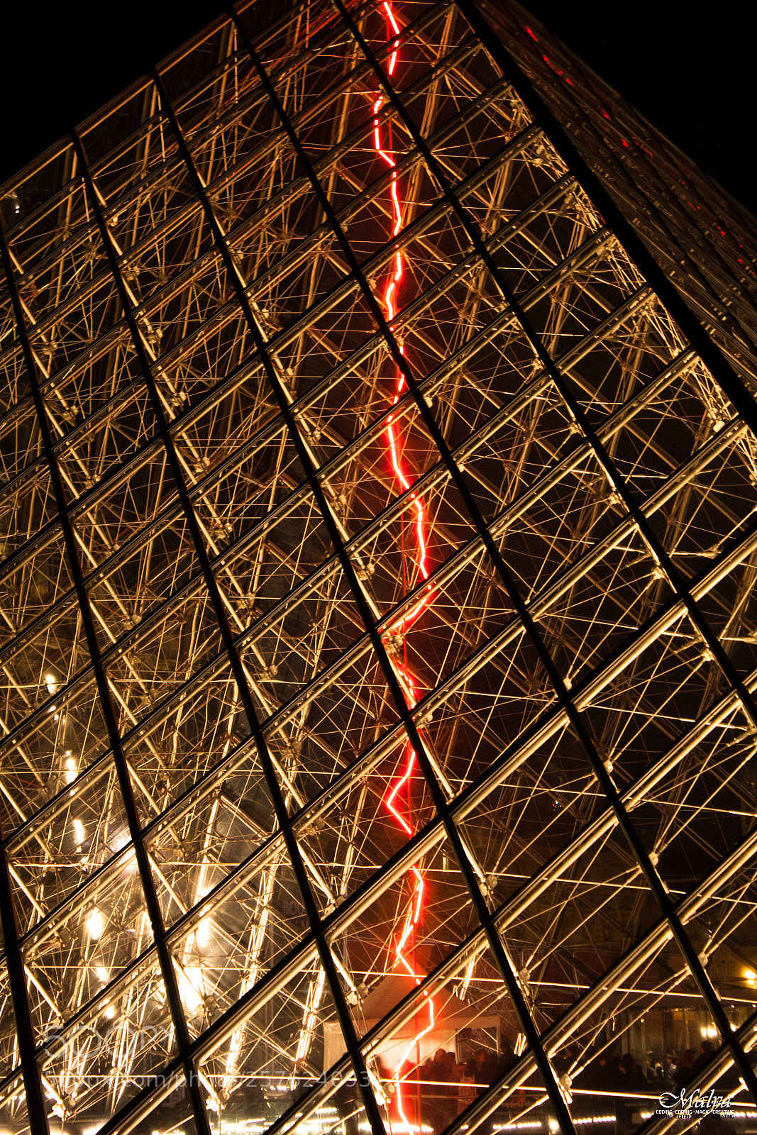Canon EOS 40D sample photo. Le louvre - pyramide photography