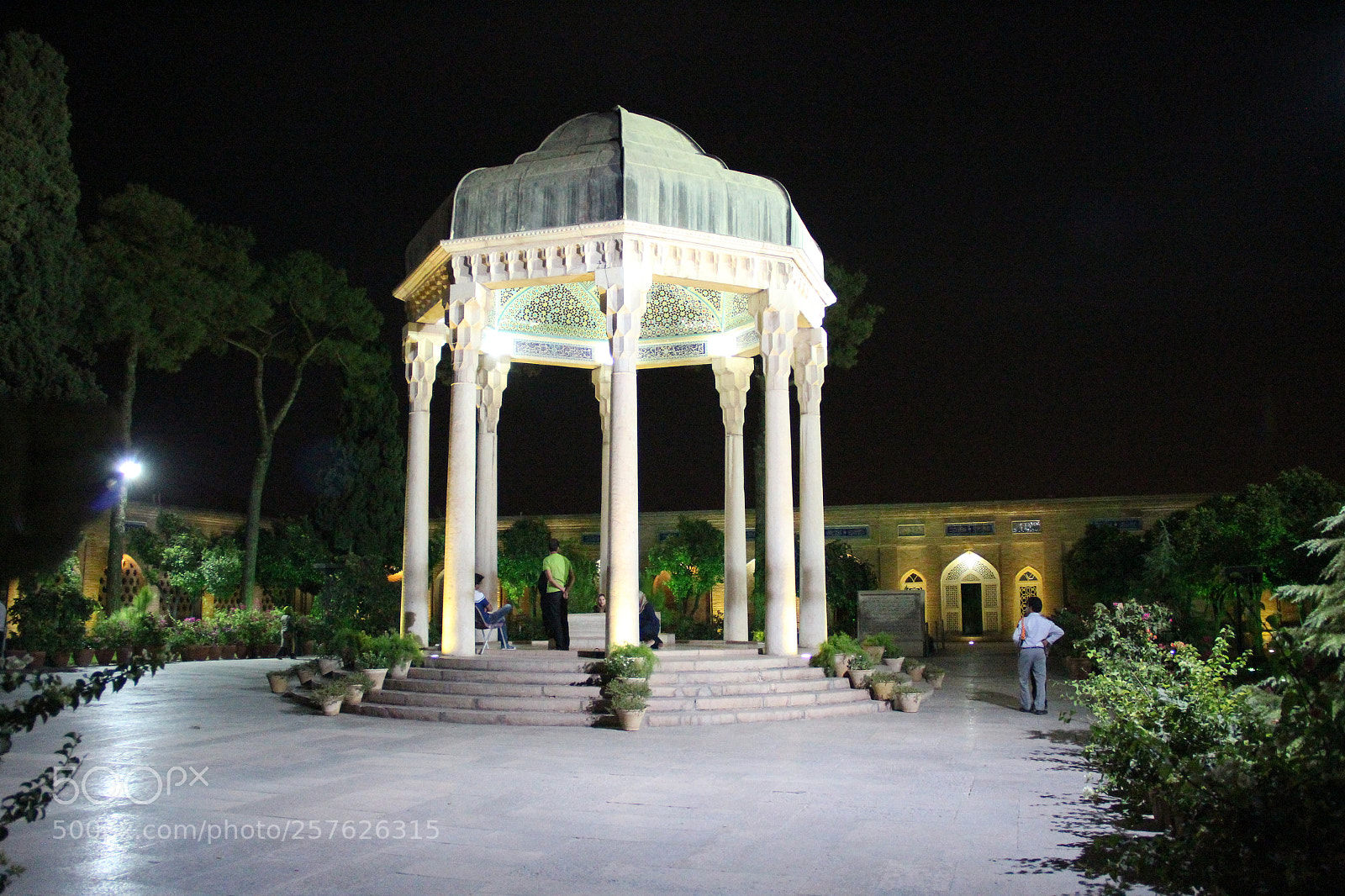 Canon EOS 600D (Rebel EOS T3i / EOS Kiss X5) sample photo. Tomb of hafez photography