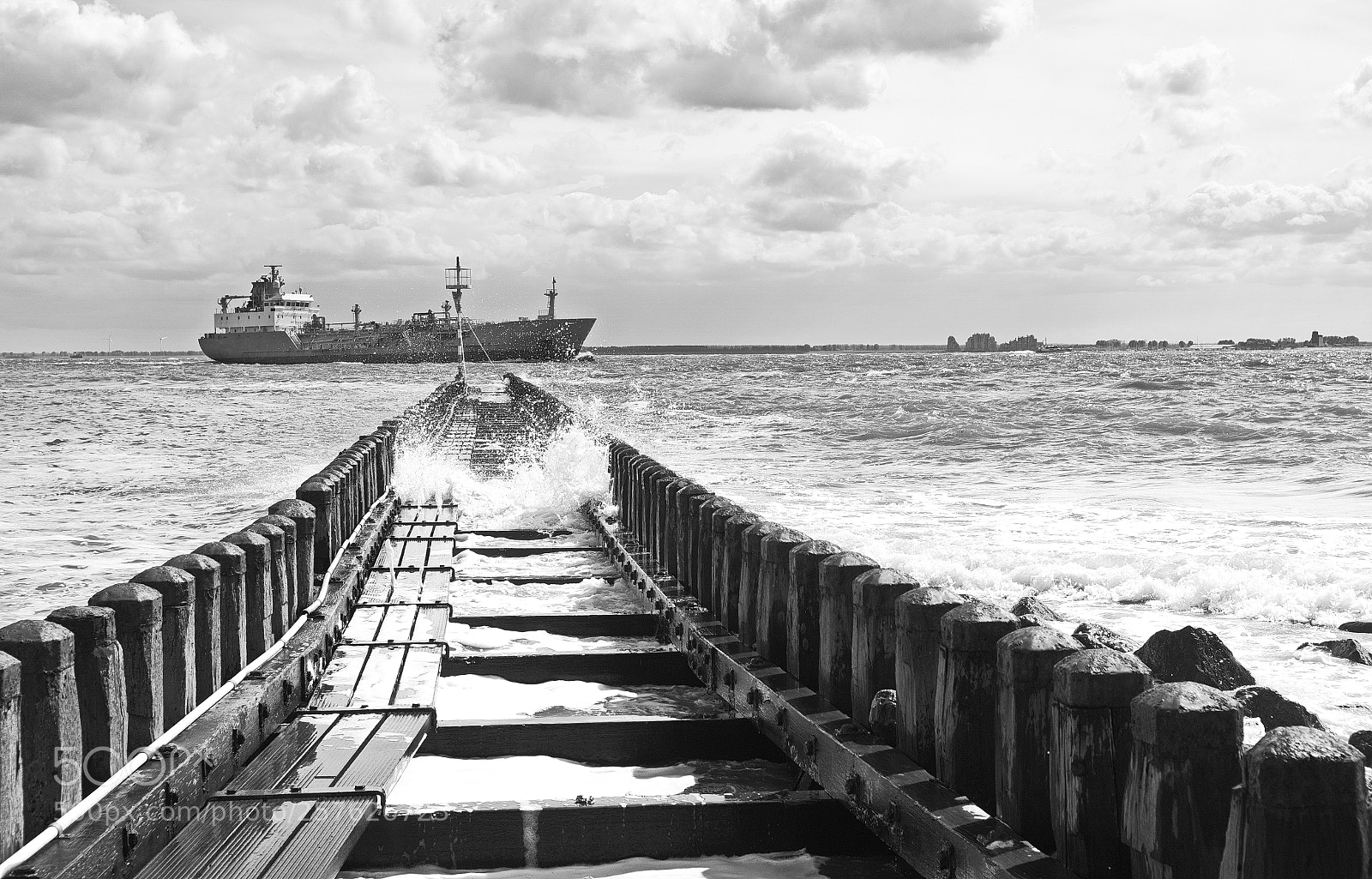 Nikon D300 sample photo. Ship out of flushing photography