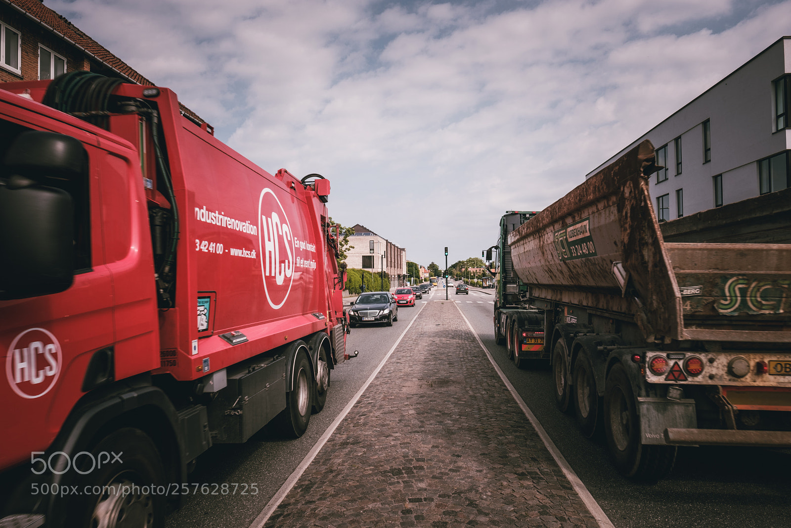 Fujifilm X-T2 sample photo. Stuck between trucks photography