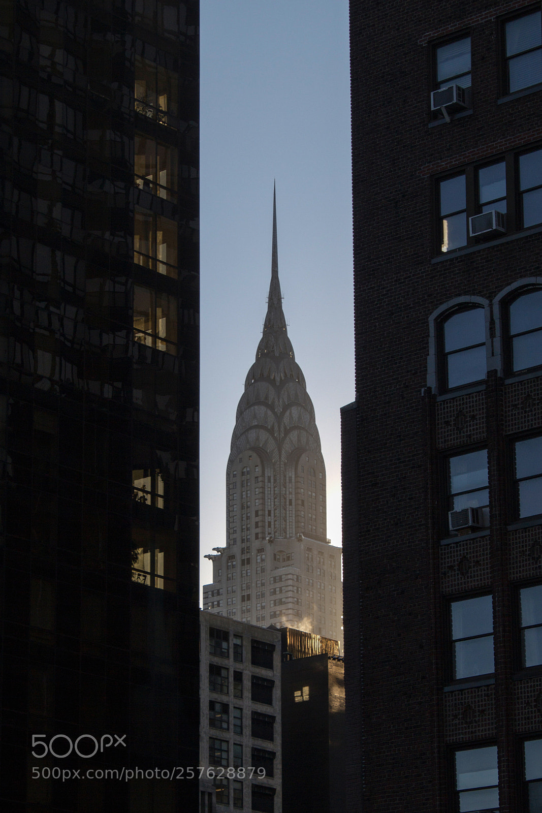 Canon EOS 550D (EOS Rebel T2i / EOS Kiss X4) sample photo. Chrysler building photography