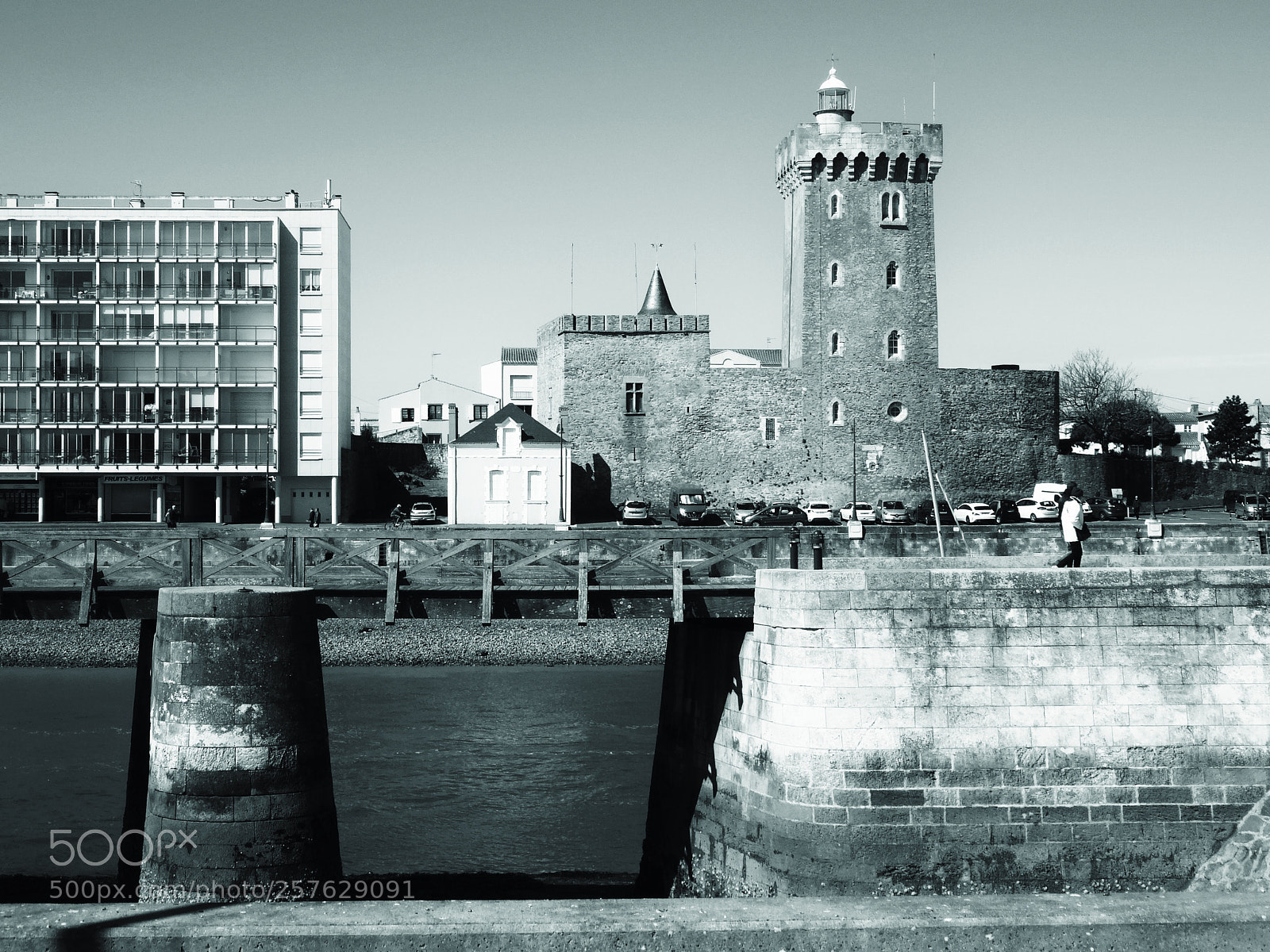 Sony Cyber-shot DSC-HX50V sample photo. City on a bridge photography