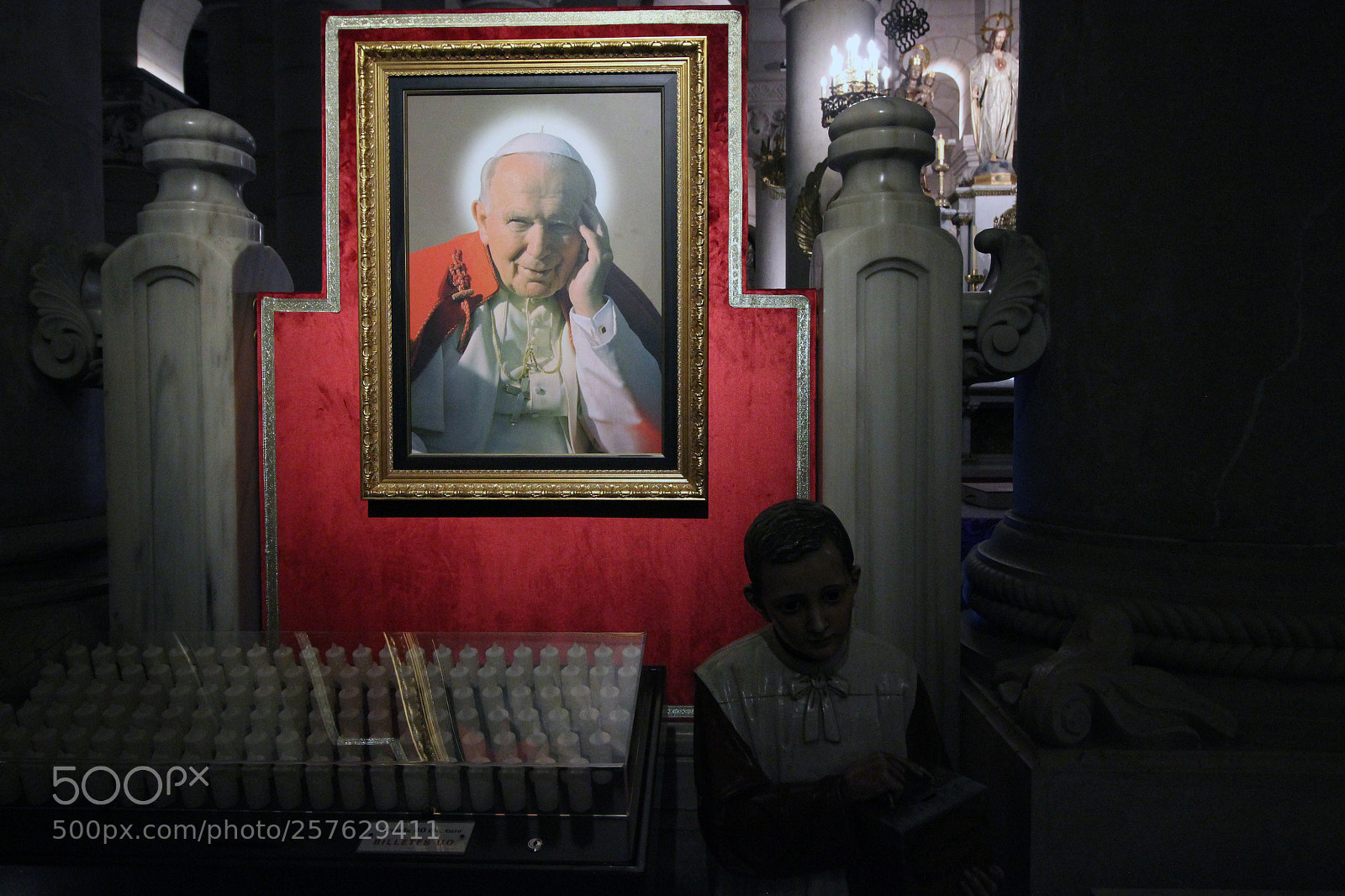 Canon EOS 550D (EOS Rebel T2i / EOS Kiss X4) sample photo. The pope and the photography