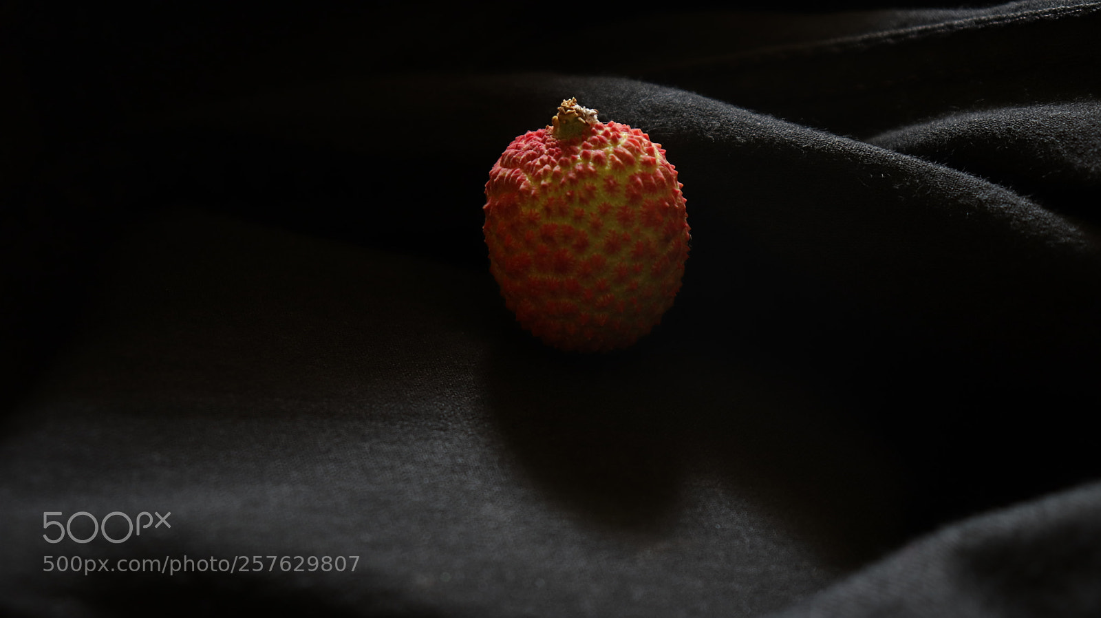 Canon EOS 800D (EOS Rebel T7i / EOS Kiss X9i) sample photo. Litchi fruit photography