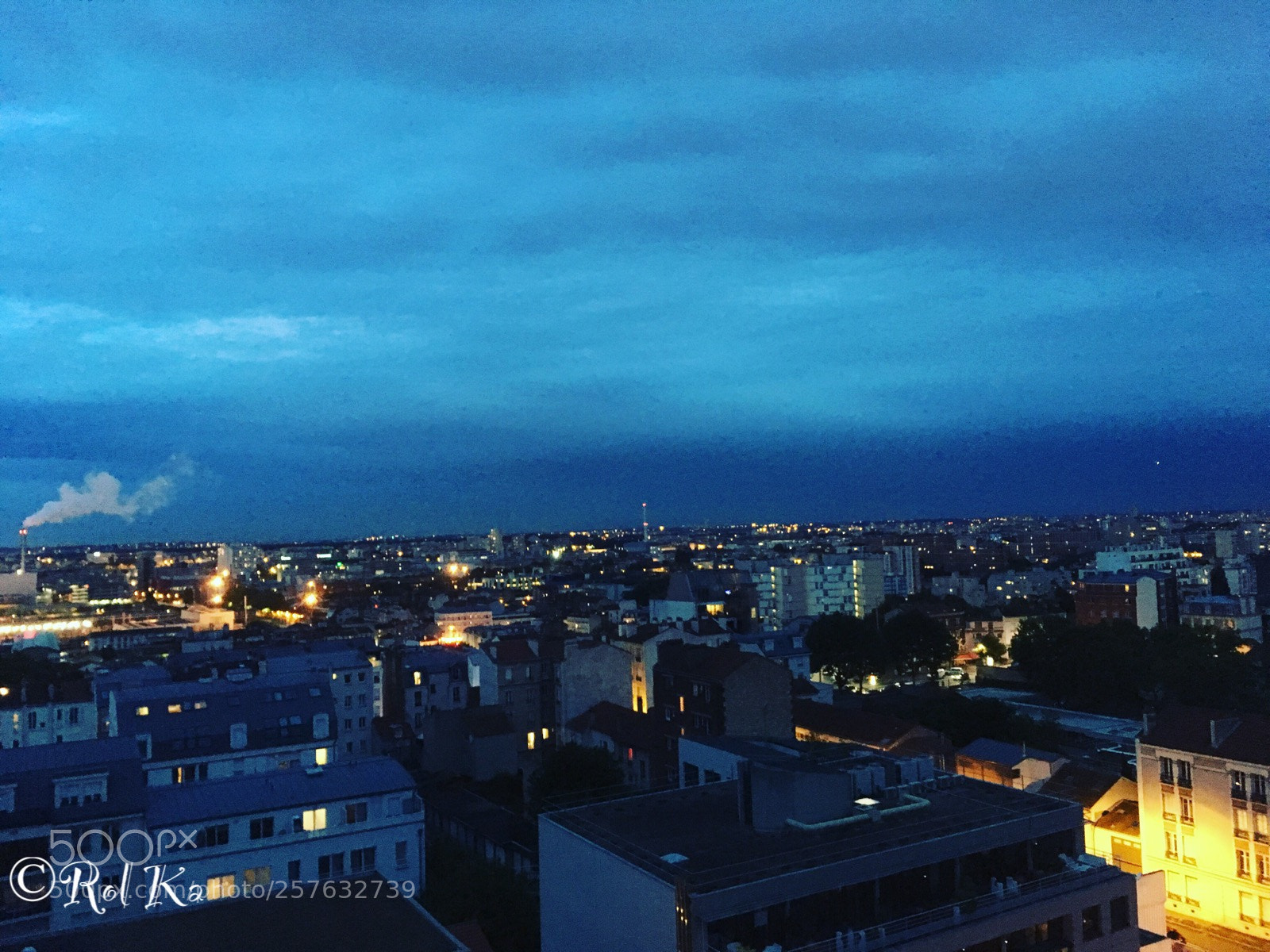 Apple iPhone SE sample photo. Nuit bleu  photography