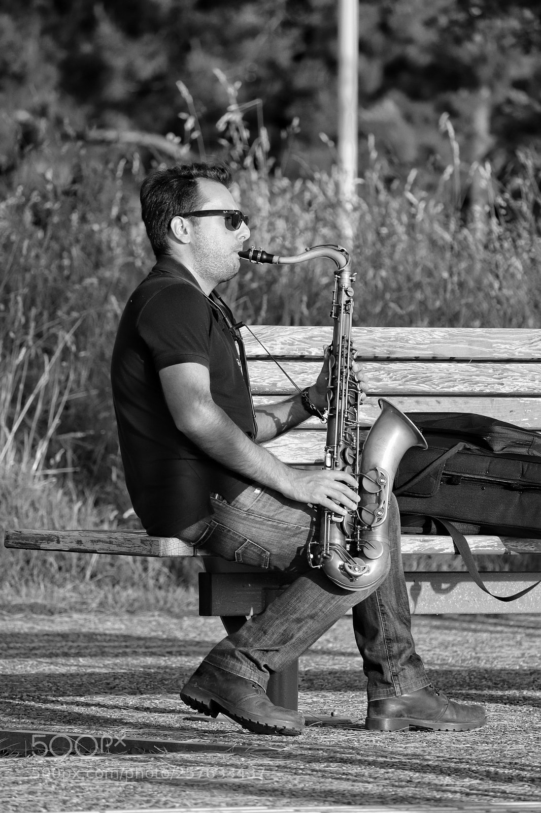 Canon EOS 800D (EOS Rebel T7i / EOS Kiss X9i) sample photo. Saxophone street musician photography
