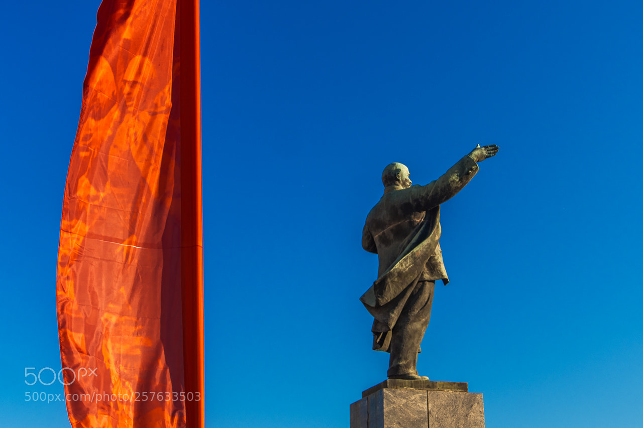 Olympus OM-D E-M5 sample photo. Lenin photography